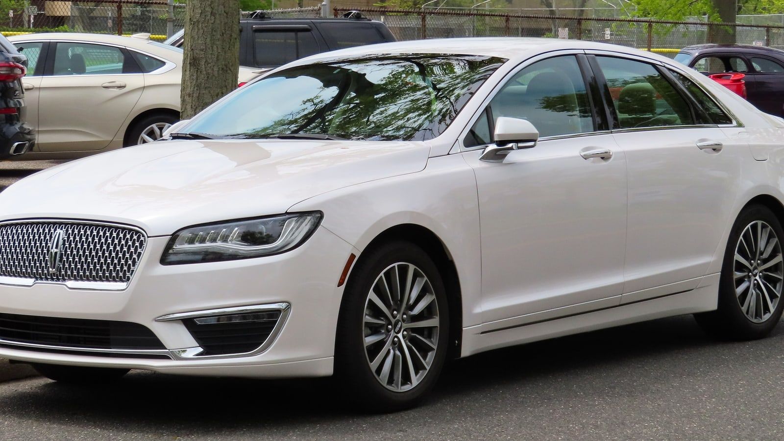 White 2017 Lincoln MKZ Select, front three-quarter view showing the revised grille