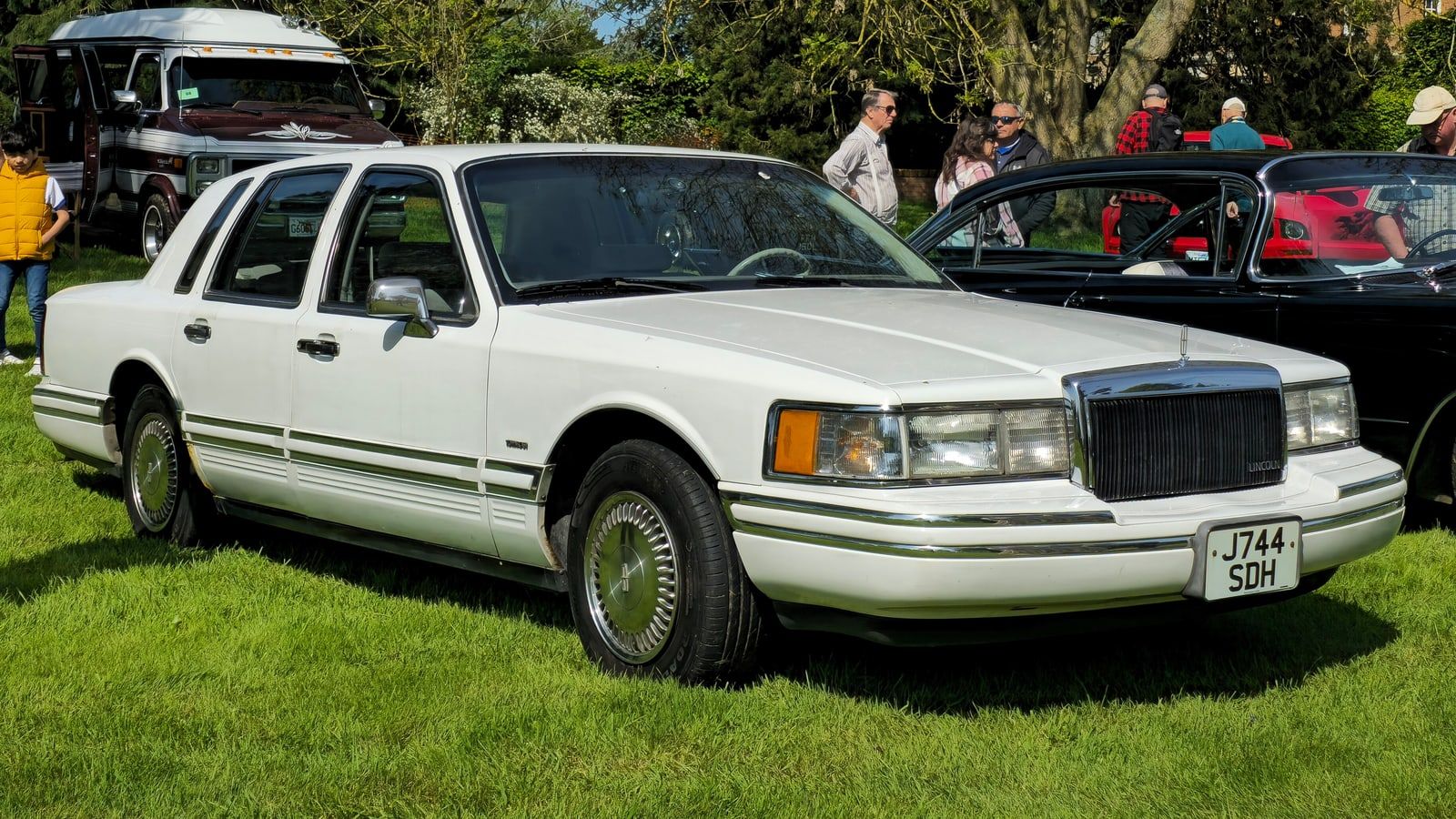 White 1992 Lincoln Town Car sedan, front three-quarter view on grass
