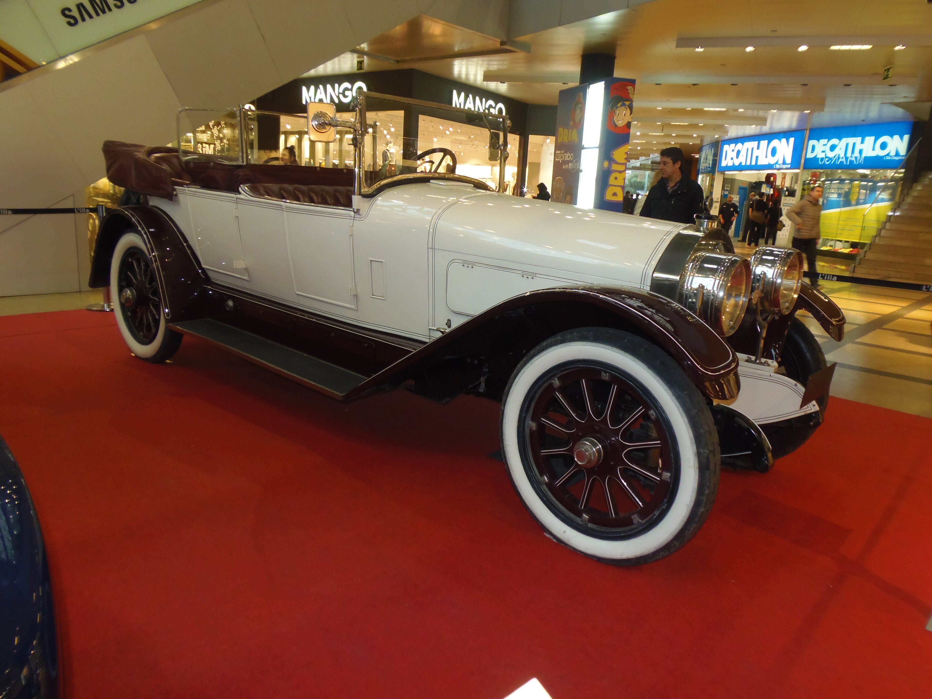 White 1918 Locomobile Model 48 Sportif open tourer, front three-quarter view