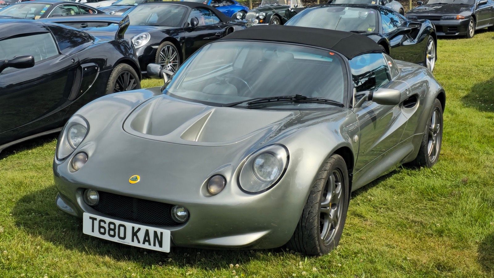 Grey 1999 Lotus Elise Series 1, front three-quarter view.