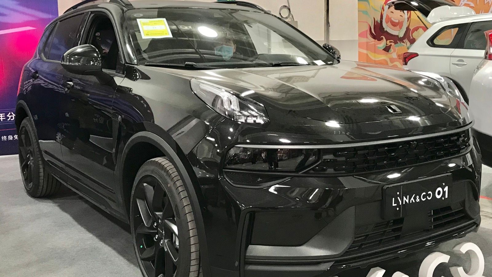 Black 2020 Lynk & Co 01 facelift on display at a Chinese dealership, front three-quarter view