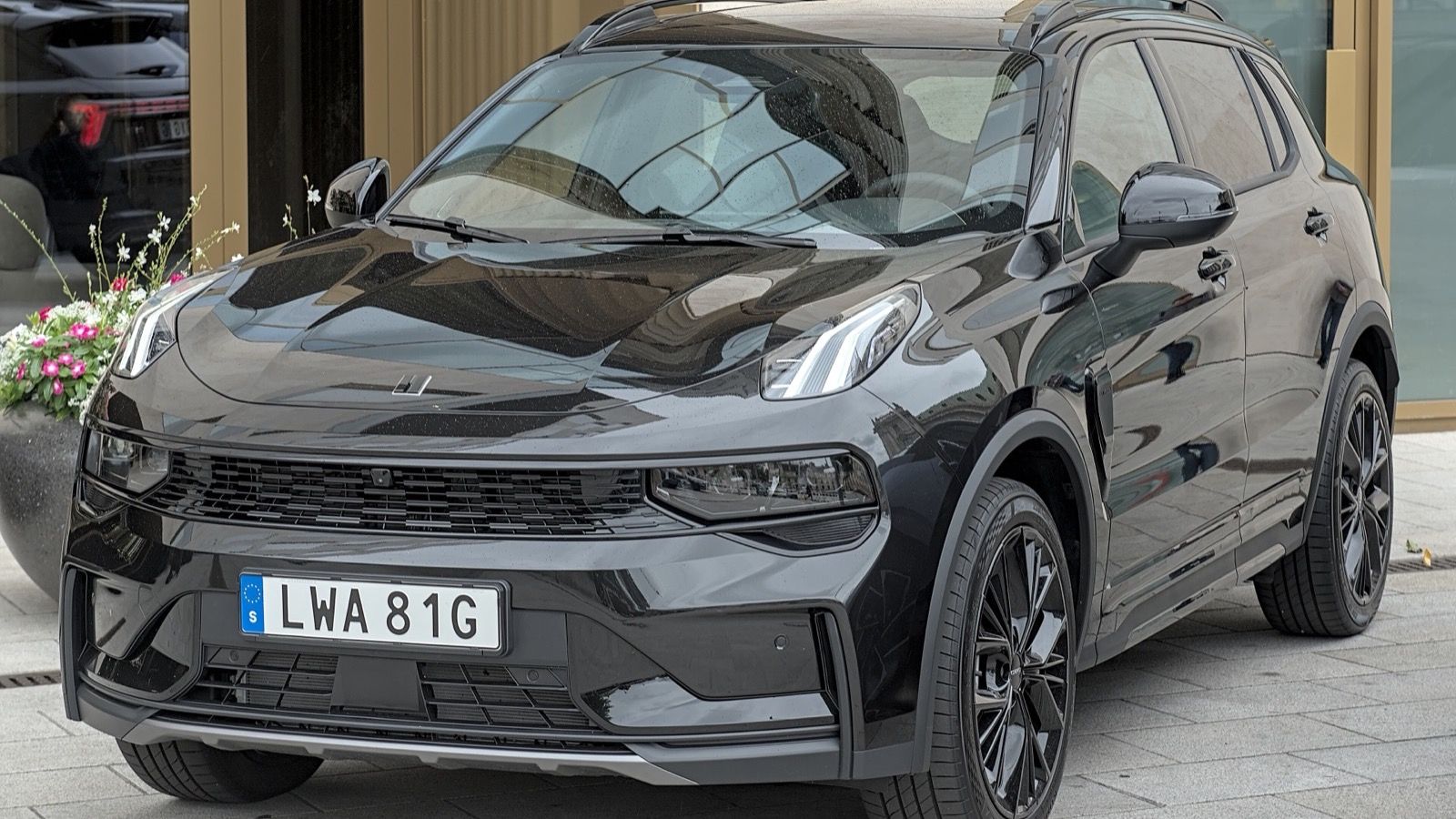 Black 2024 Lynk & Co 01 with Swedish plates, front three-quarter view