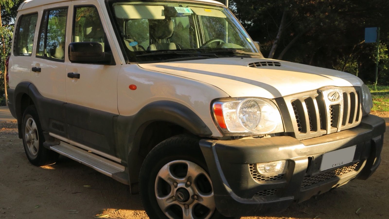 White 2013 Mahindra Scorpio GLX 2.2 m-Hawk 4WD with bonnet scoop, front three-quarter view