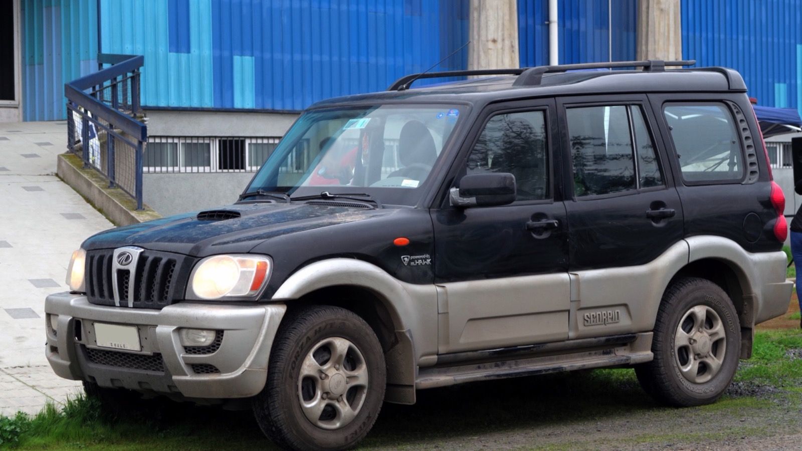 Black 2015 Mahindra Scorpio GLX with silver body-side cladding, front three-quarter view