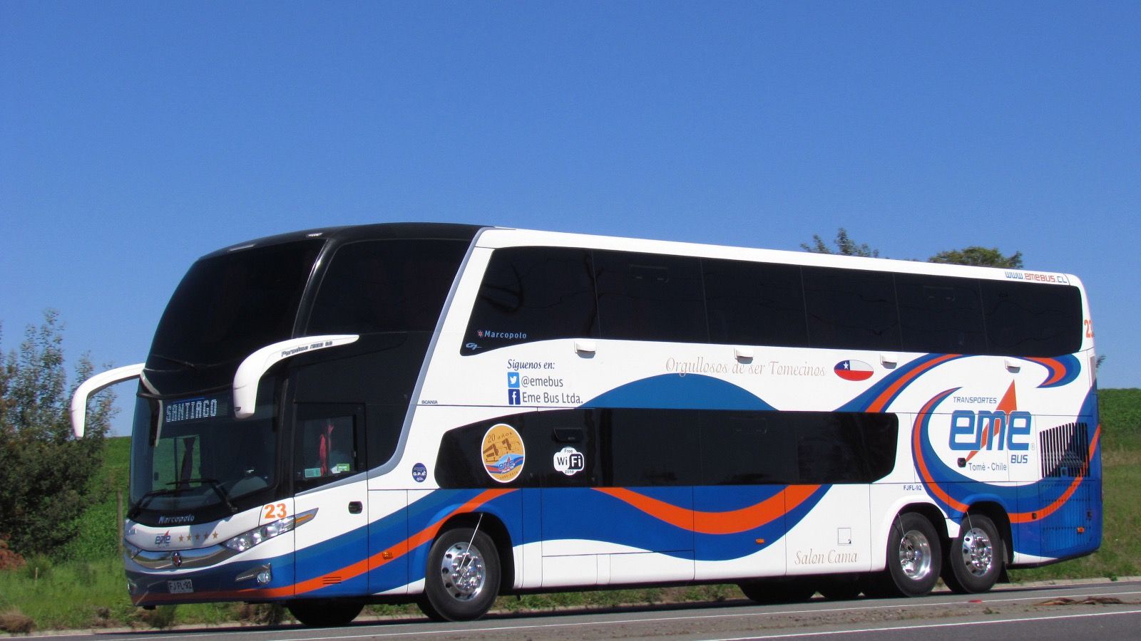 Marcopolo Paradiso 1800 DD G7 double-decker coach on a Scania chassis, front three-quarter view in Eme Bus livery