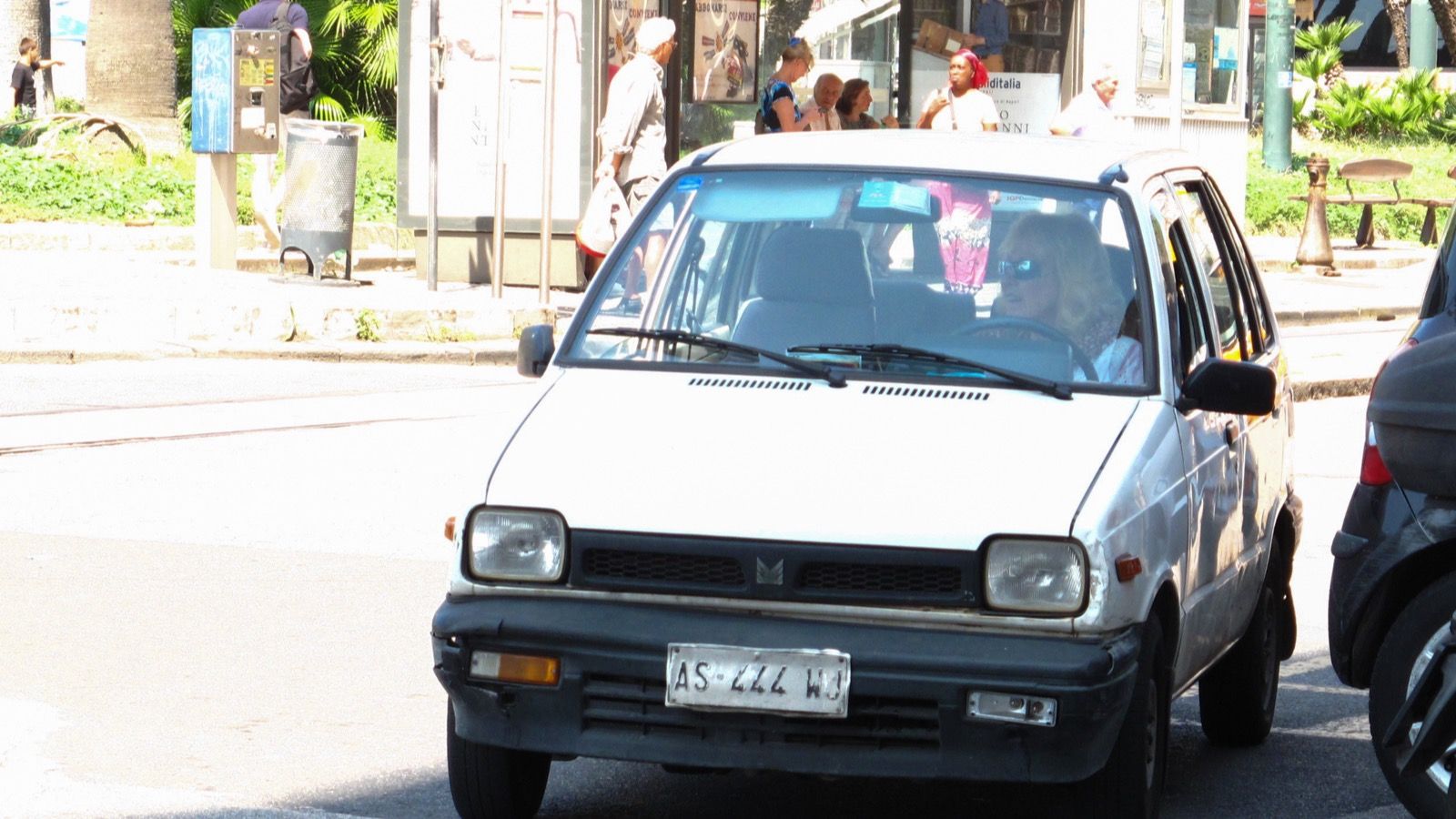 White 1997 Maruti Suzuki 800 hatchback in traffic, front view