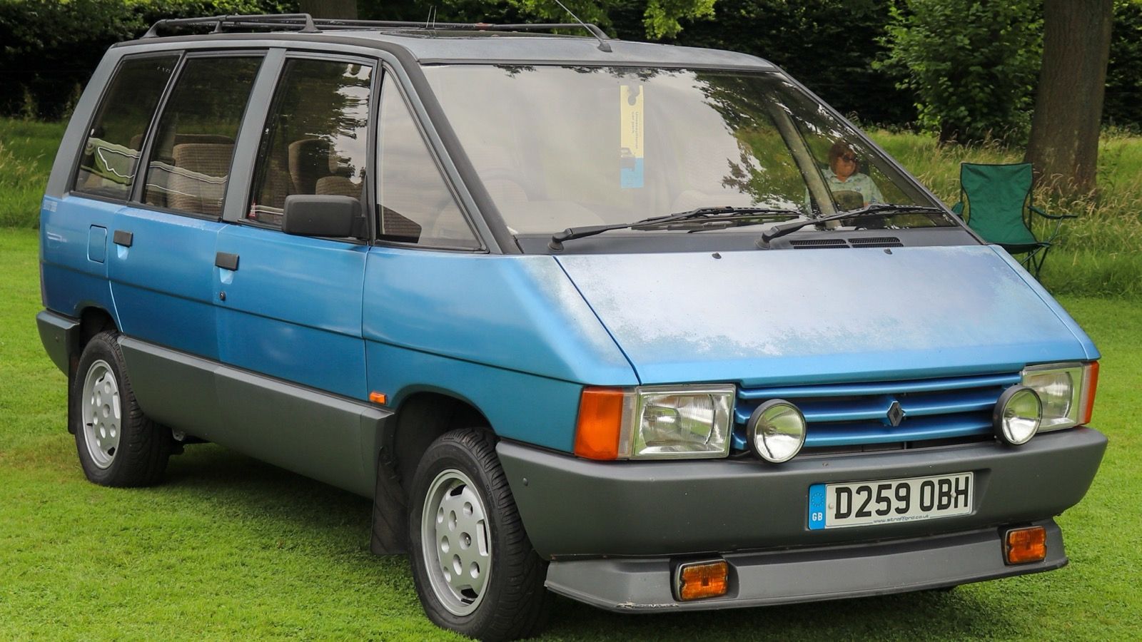 Blue 1987 Renault Espace TSE 2.0 on grass at a show, front three-quarter view