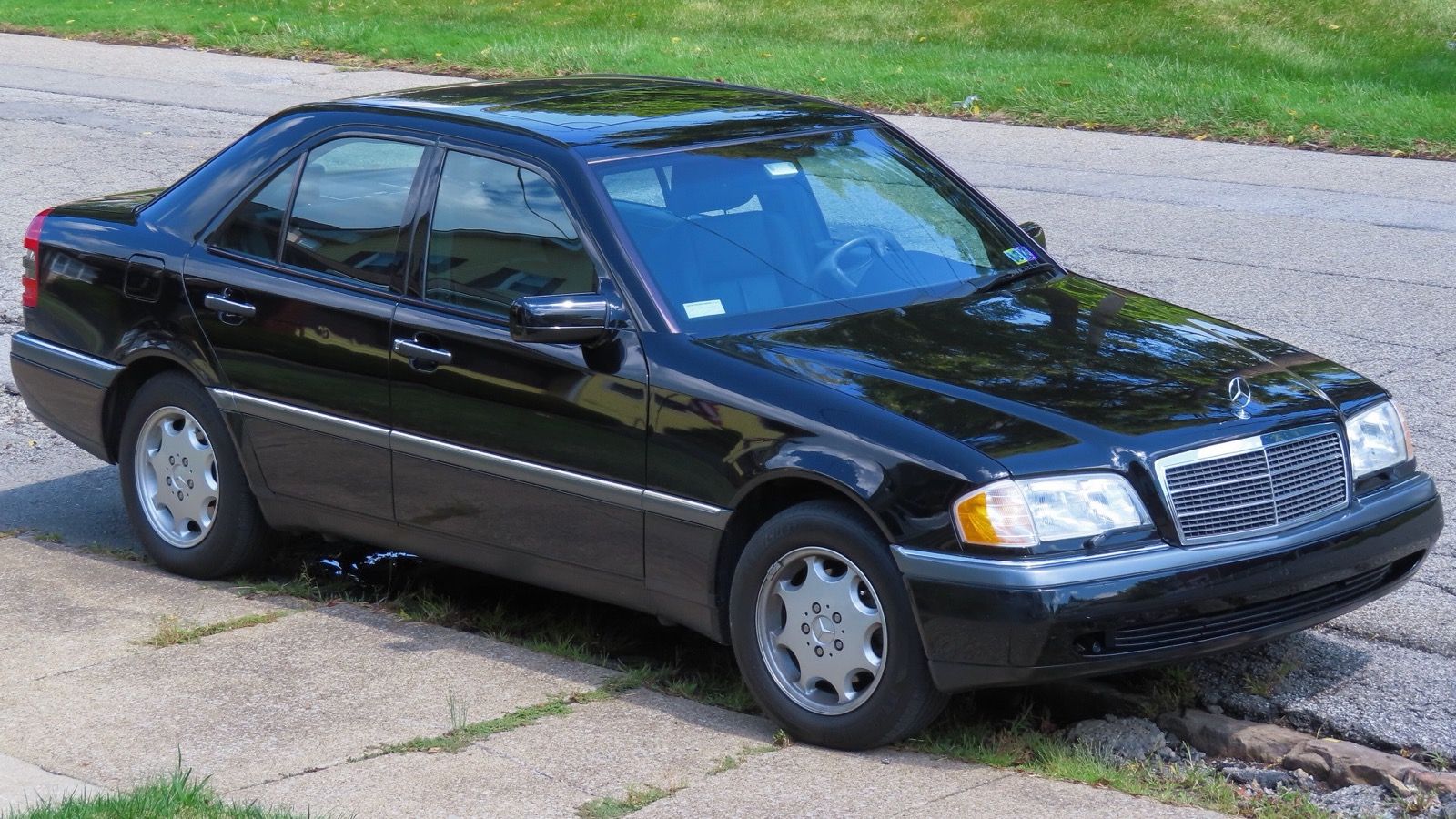 1997 Mercedes-Benz C280 Sedan, front left, front three-quarter view
