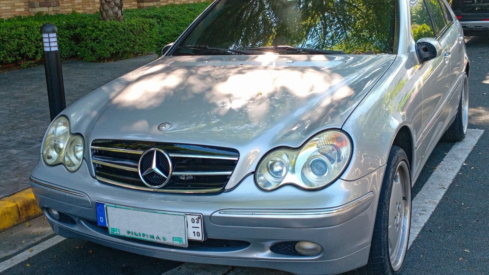 2001 Mercedes-Benz W203 C200 Kompressor, front left, front three-quarter view