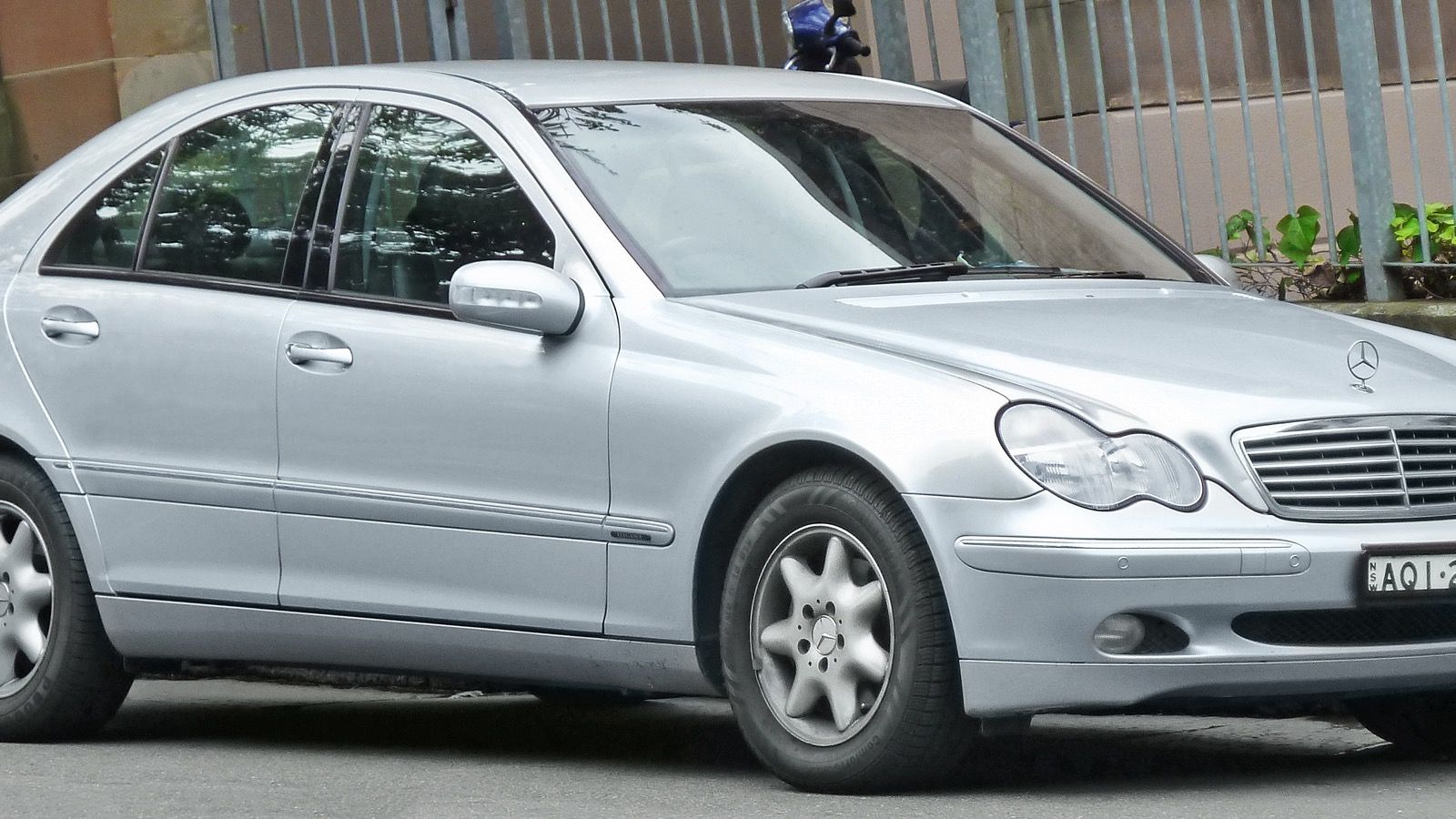 2004 Mercedes-Benz C 200 Kompressor (W 203) Elegance sedan, exterior view