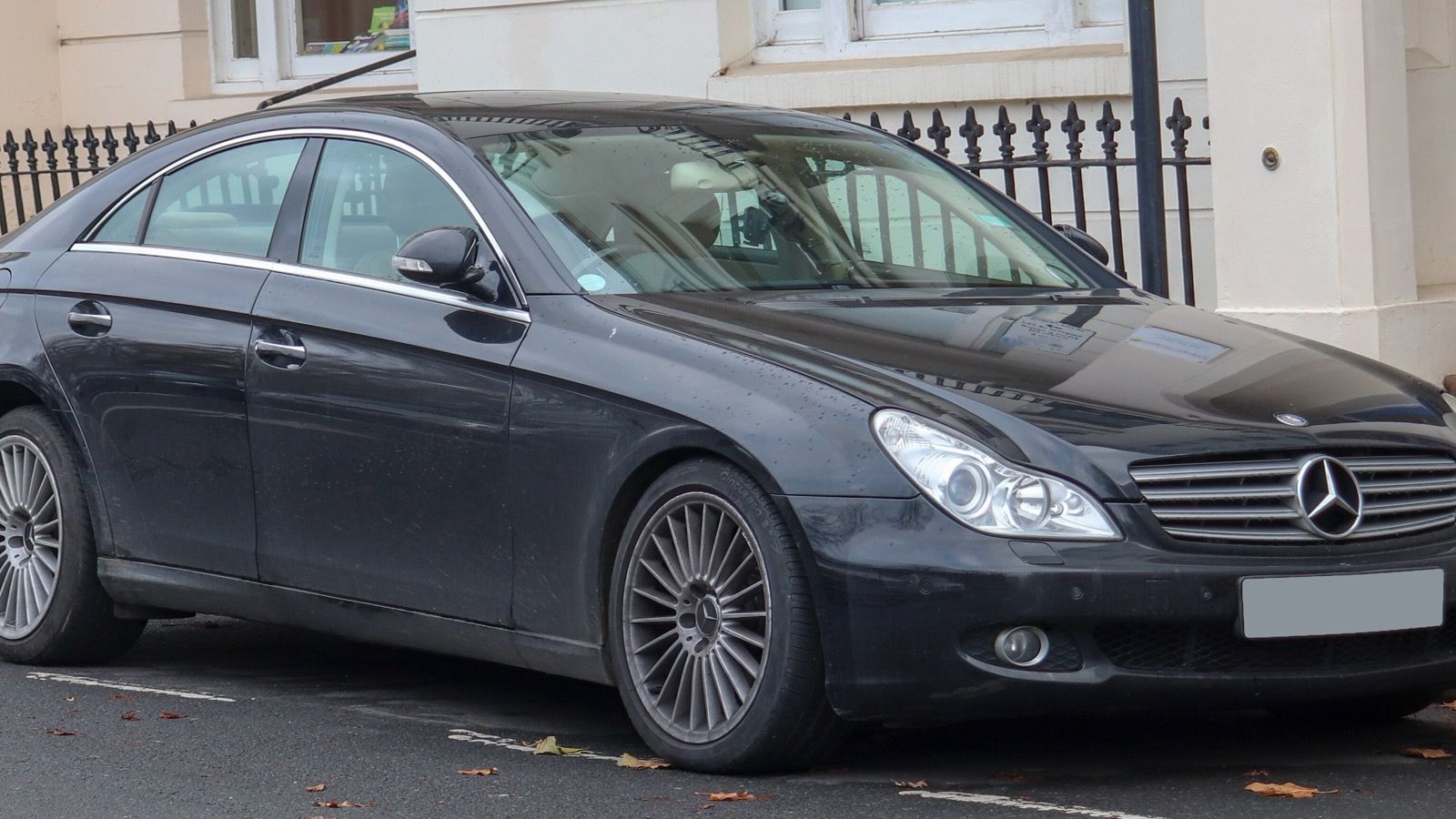 2005 Mercedes-Benz CLS 320 CDi Automatic 3.0 Front, front three-quarter view