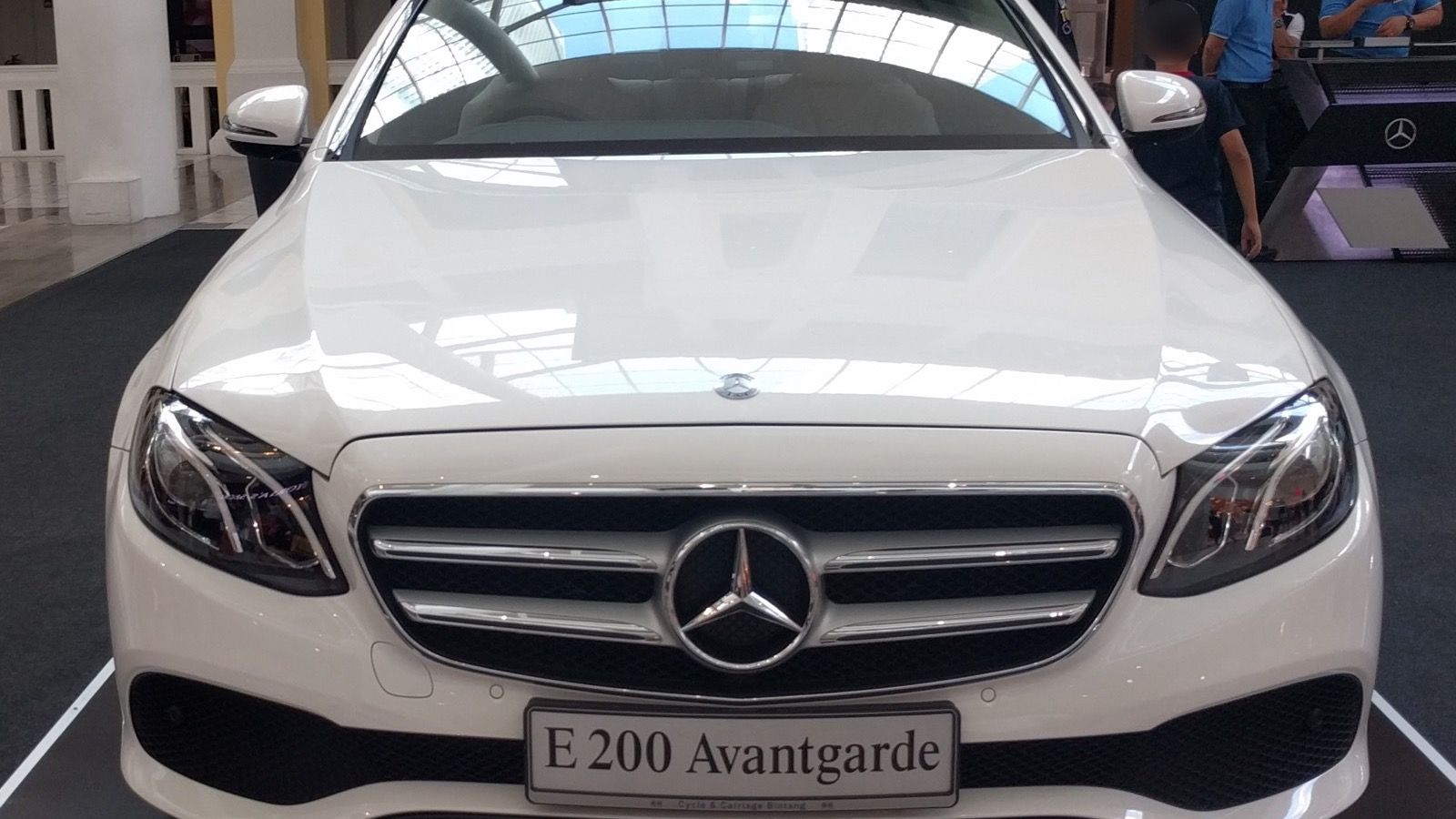 2016 Mercedes-Benz E 200 Avantgarde (W213), front view