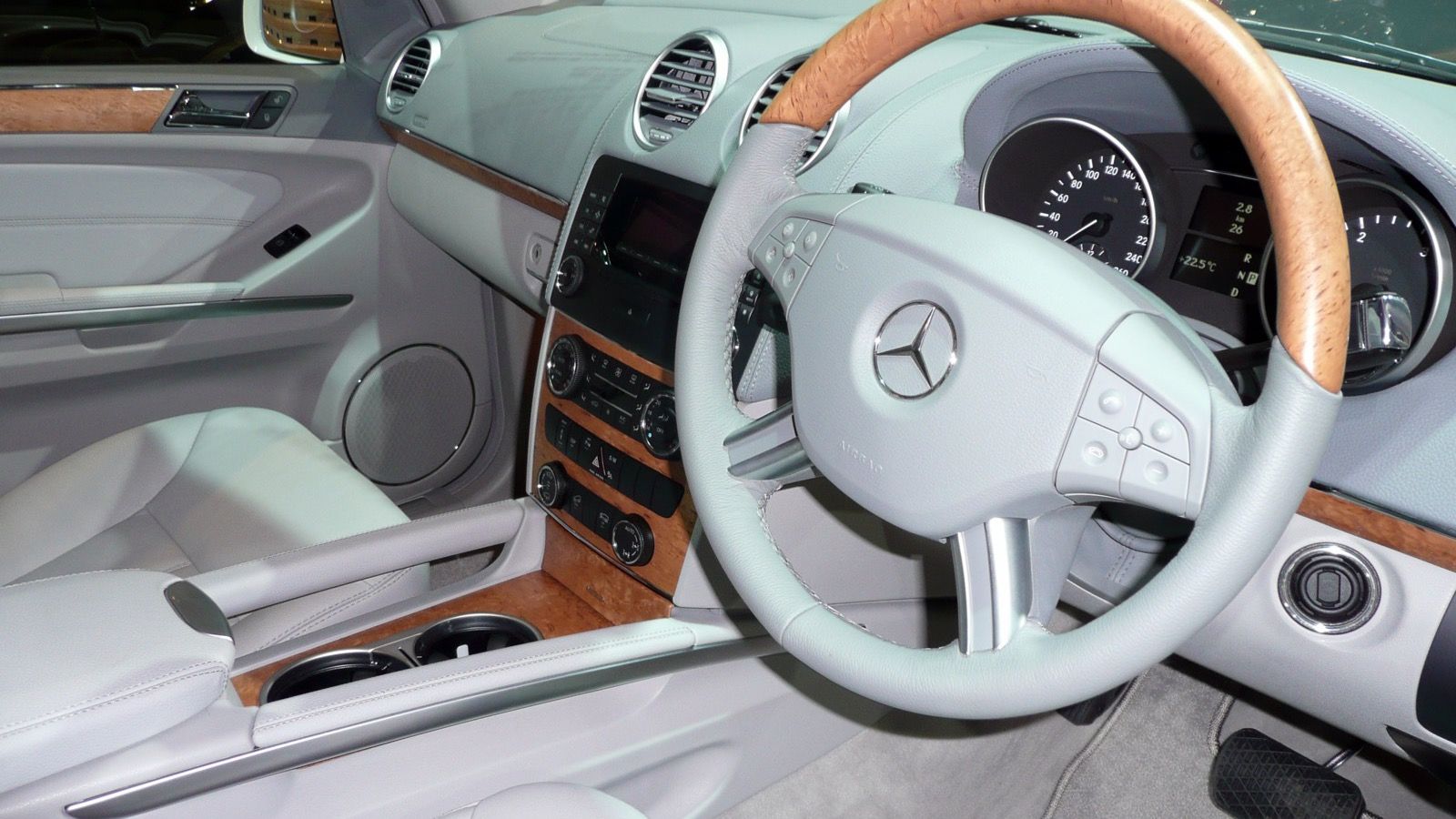 2007 Mercedes-Benz GL 320 CDI (X 164) wagon, exterior view