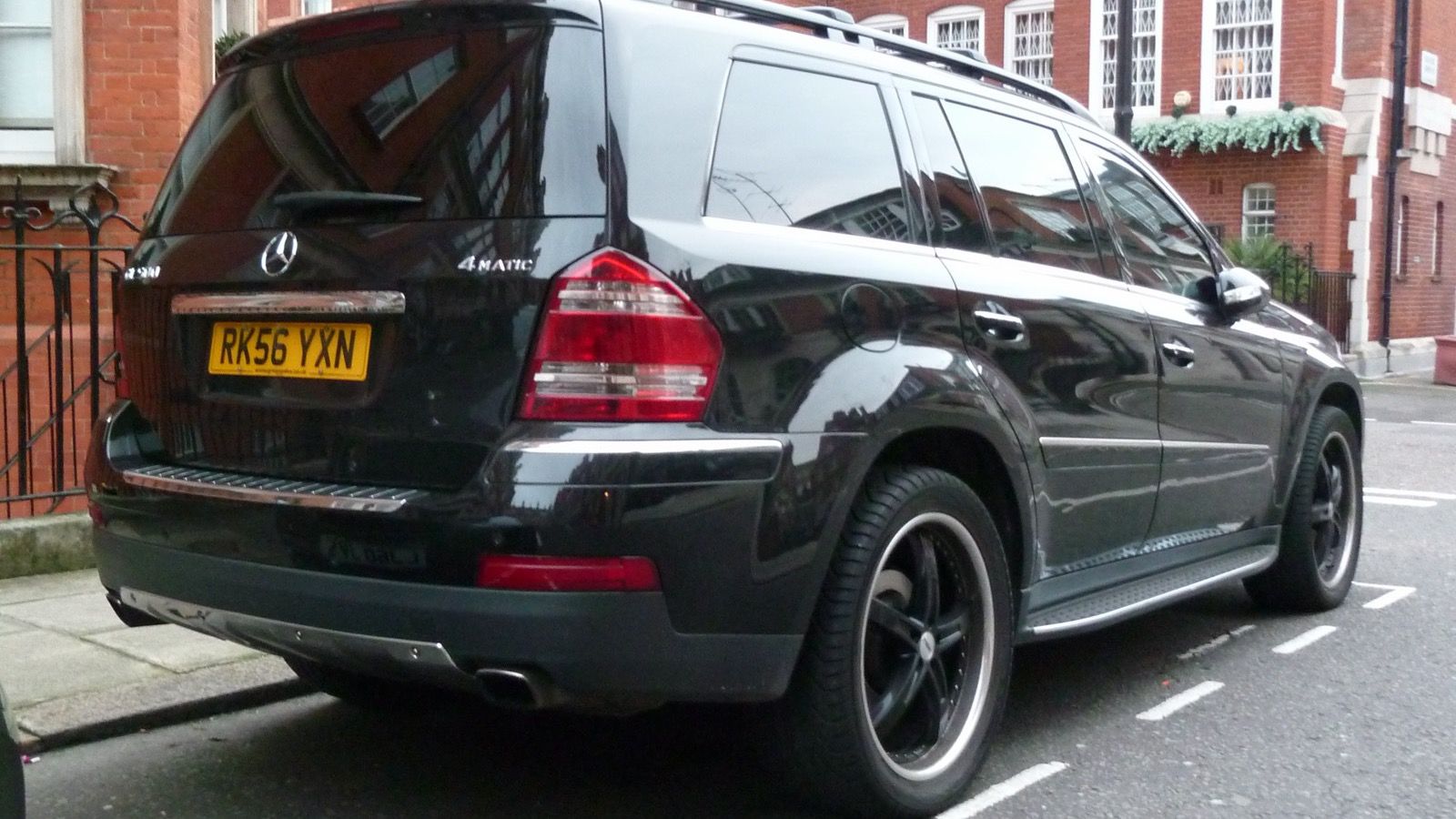 2011 Black Mercedes-Benz X164 GL 500 4Matic in London, exterior view