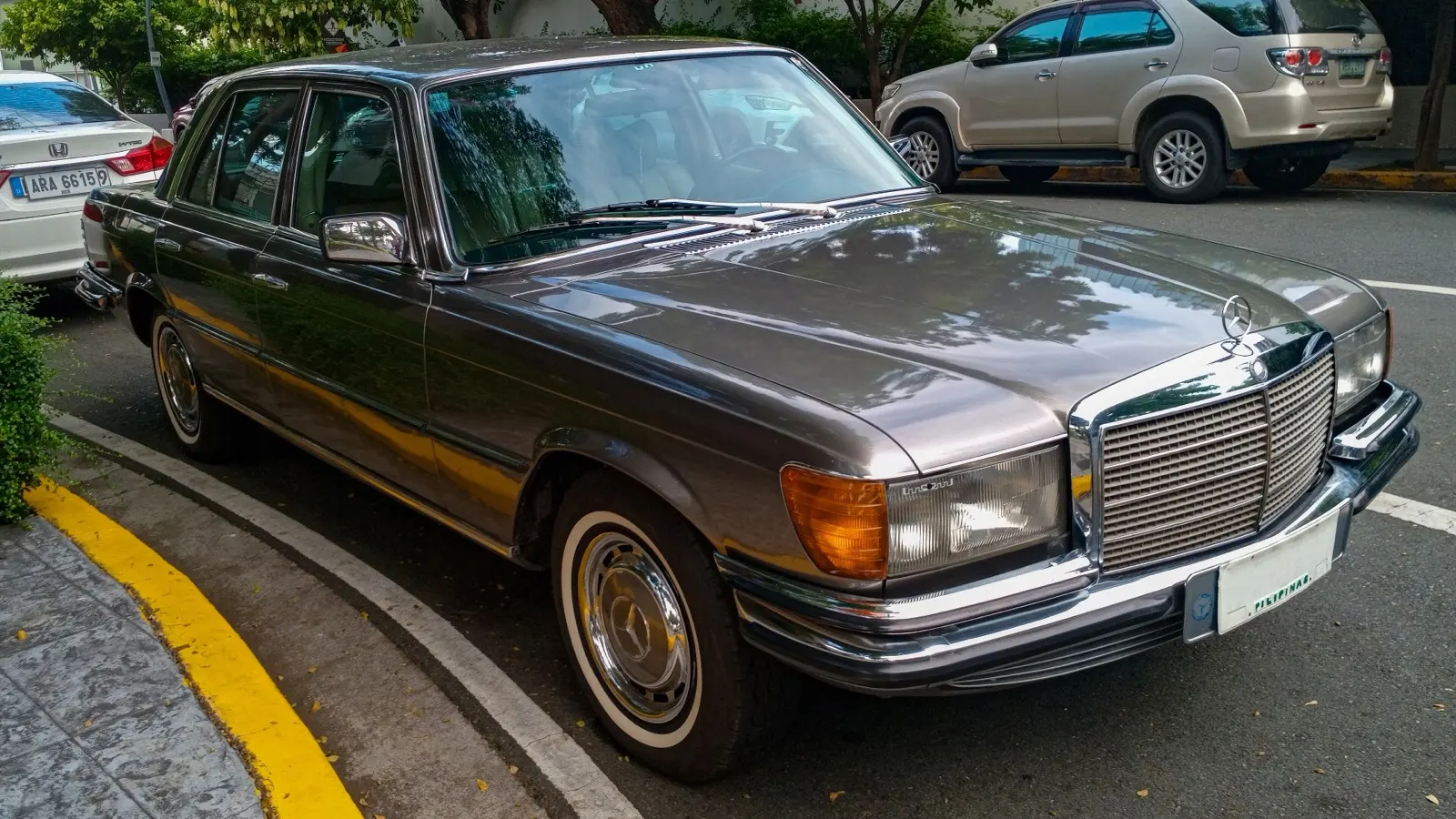 Mercedes-Benz S-Class W116, first generation — sedan, front three-quarter view