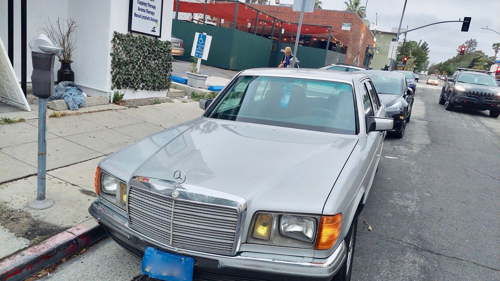 1983 Mercedes-Benz S-Class (W126) — sedan, front three-quarter view