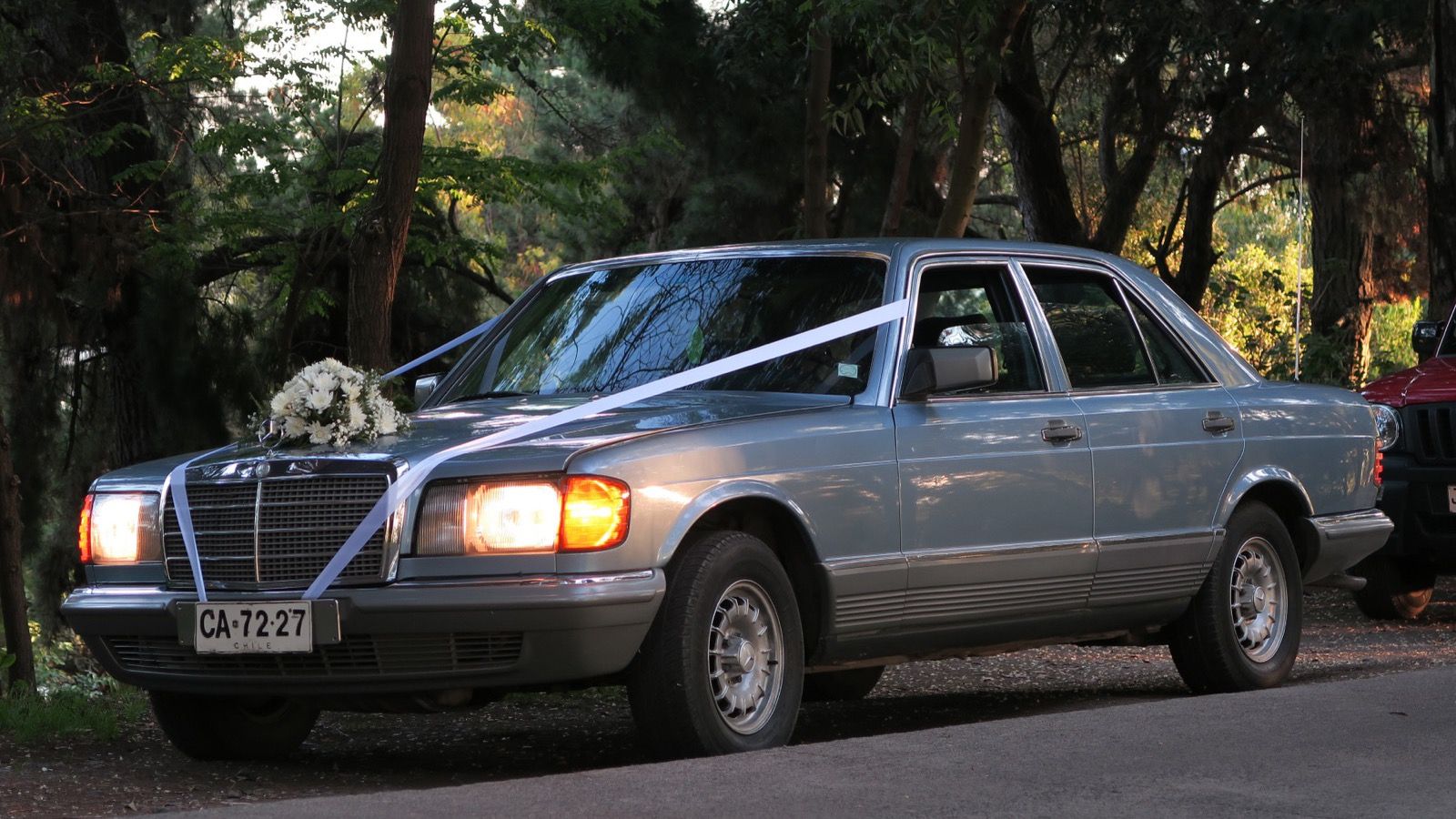 1985 Mercedes-Benz S-Class (W126) — sedan, front three-quarter view