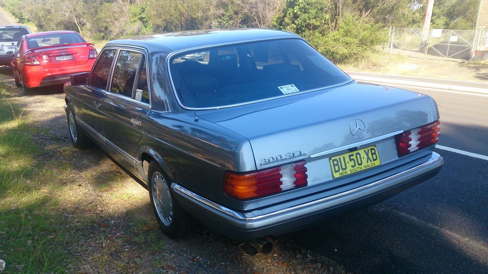 1988 Mercedes-Benz S-Class (W126) — sedan, front three-quarter view