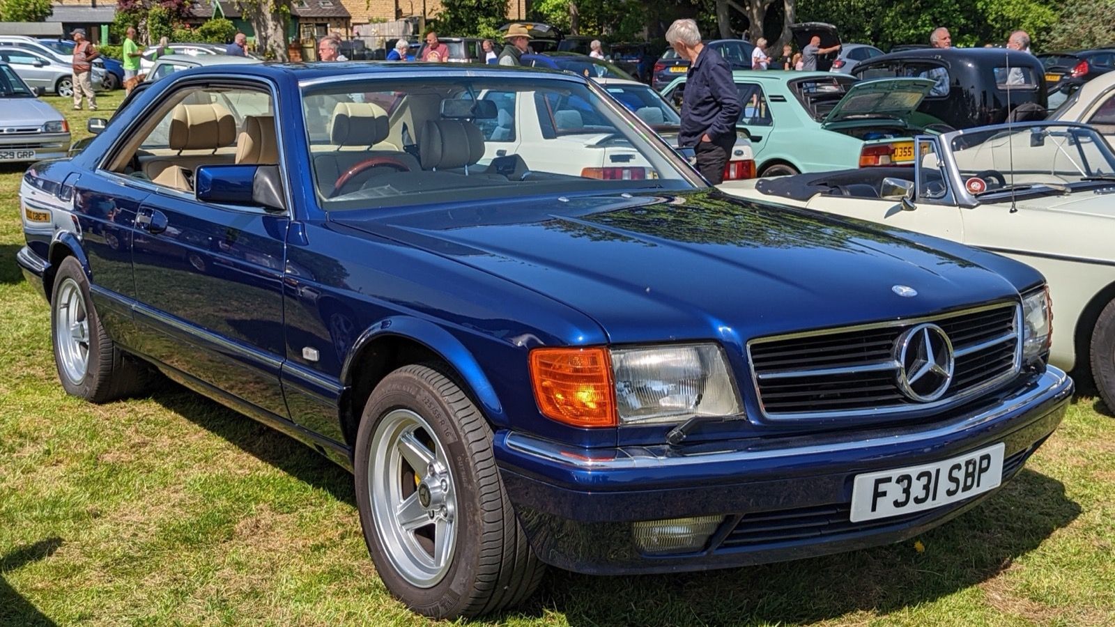1989 Mercedes-Benz S-Class (W126) — sedan, front three-quarter view