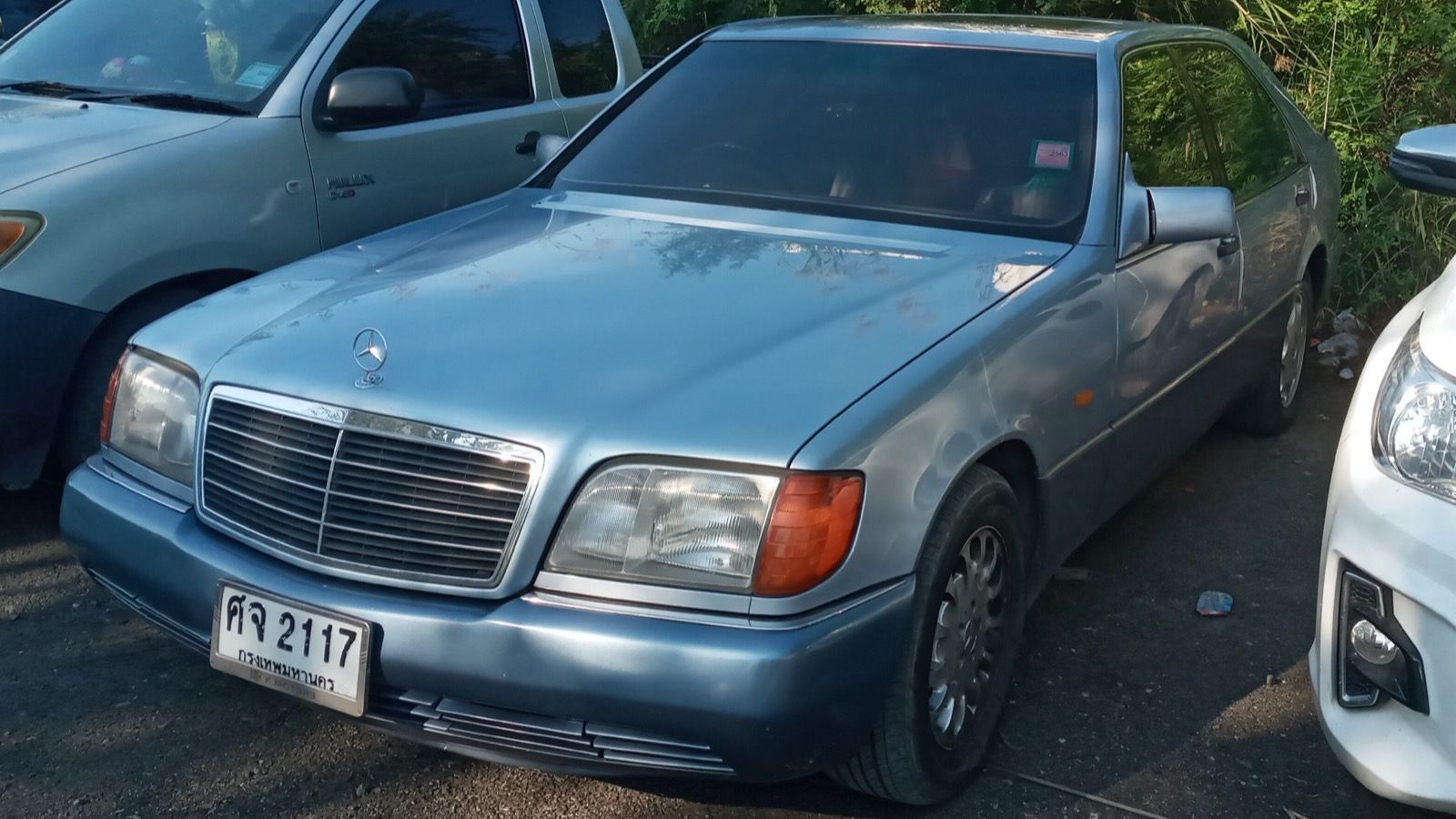 Mercedes-Benz S-Class W140, third generation — sedan, front three-quarter view
