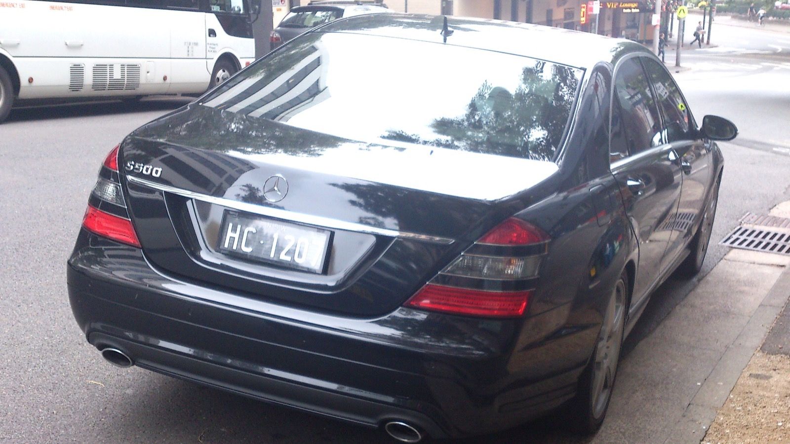 2007 Mercedes-Benz S-Class (W221) — sedan, front three-quarter view