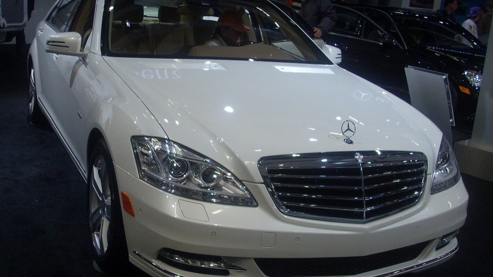 2010 Mercedes-Benz S-Class (W221) sedan at the Montreal International Auto Show, front three-quarter view