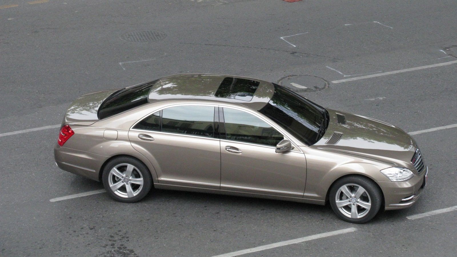 2011 Mercedes-Benz S-Class W221 sedan, elevated side view