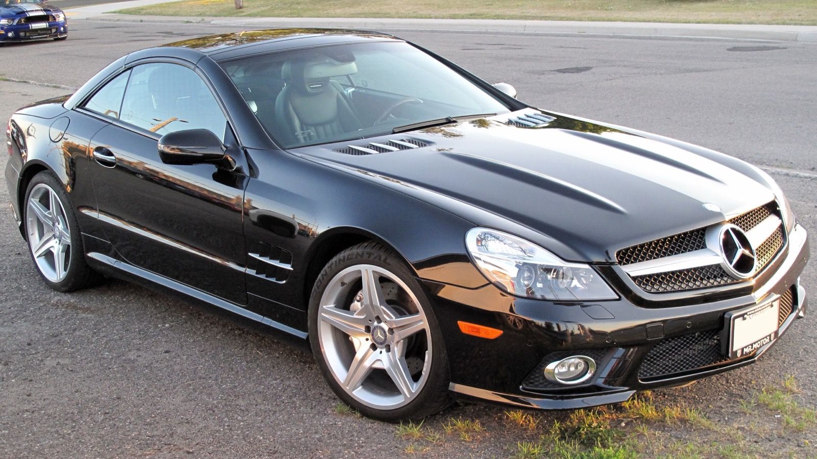 2011 Mercedes-Benz SL550 in Obsidian Black, Front Right, front three-quarter view