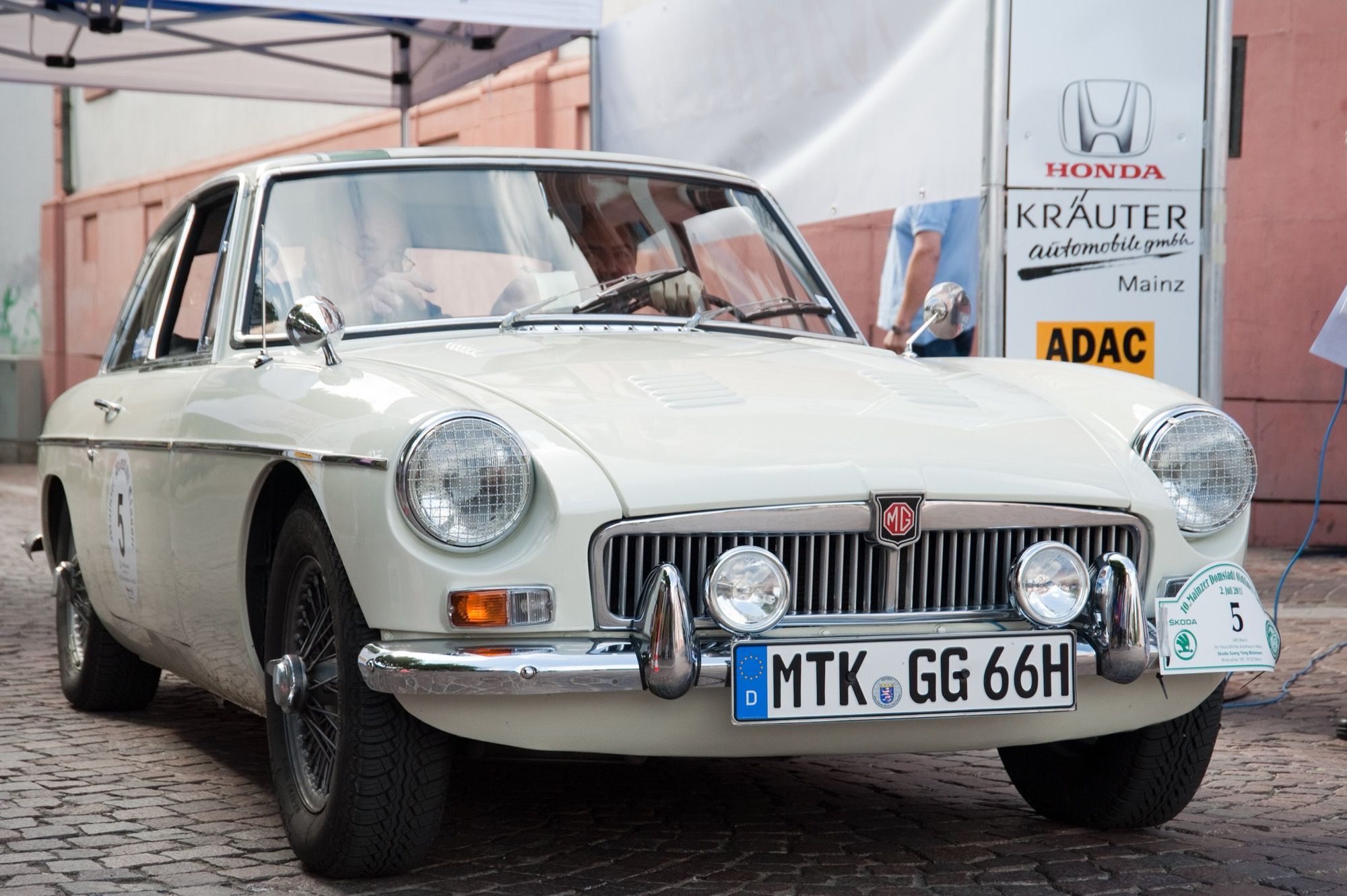 1966 MG B GT fixed-head coupe, front three-quarter view