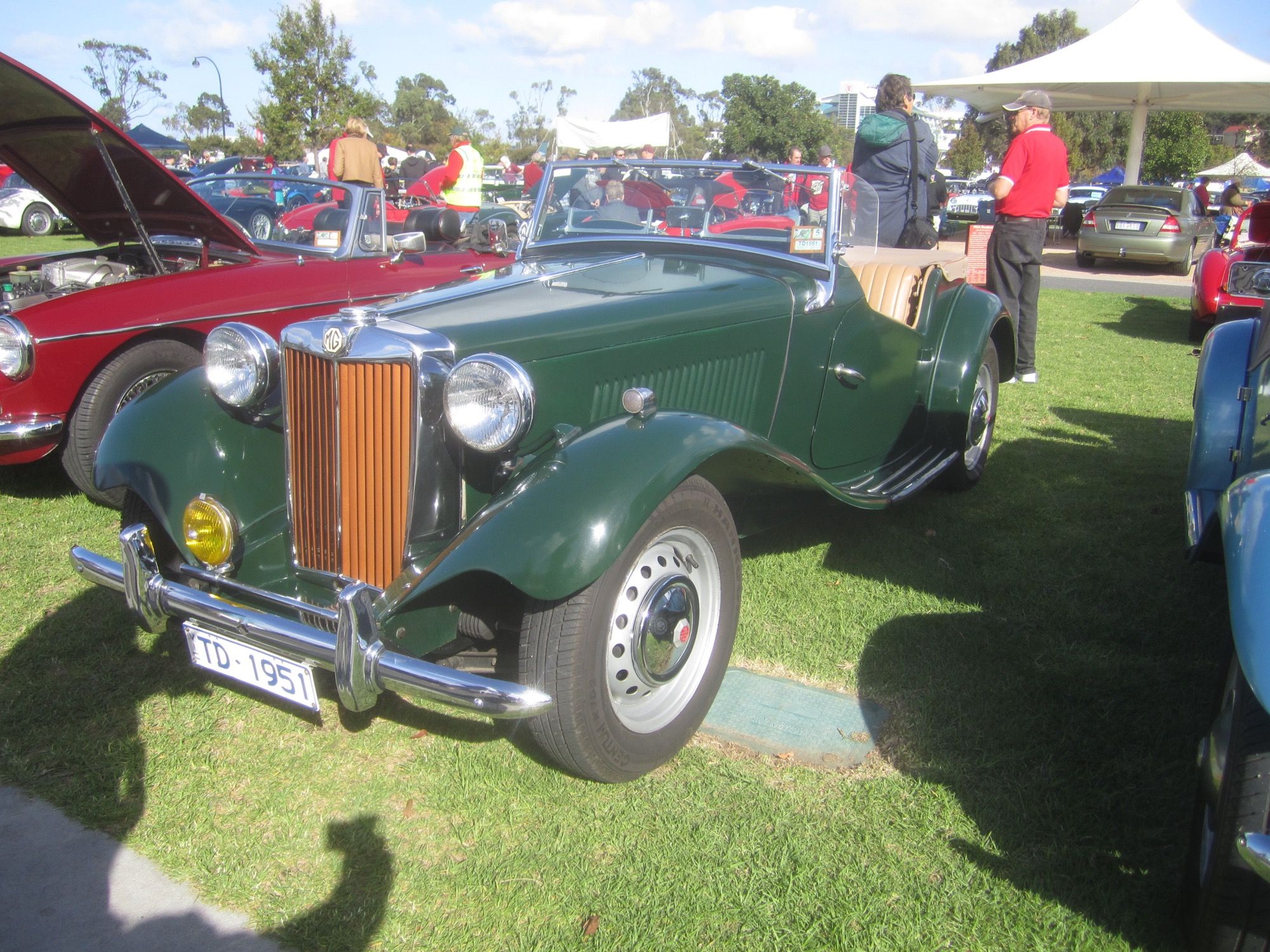 1951 MG TD roadster, front three-quarter view
