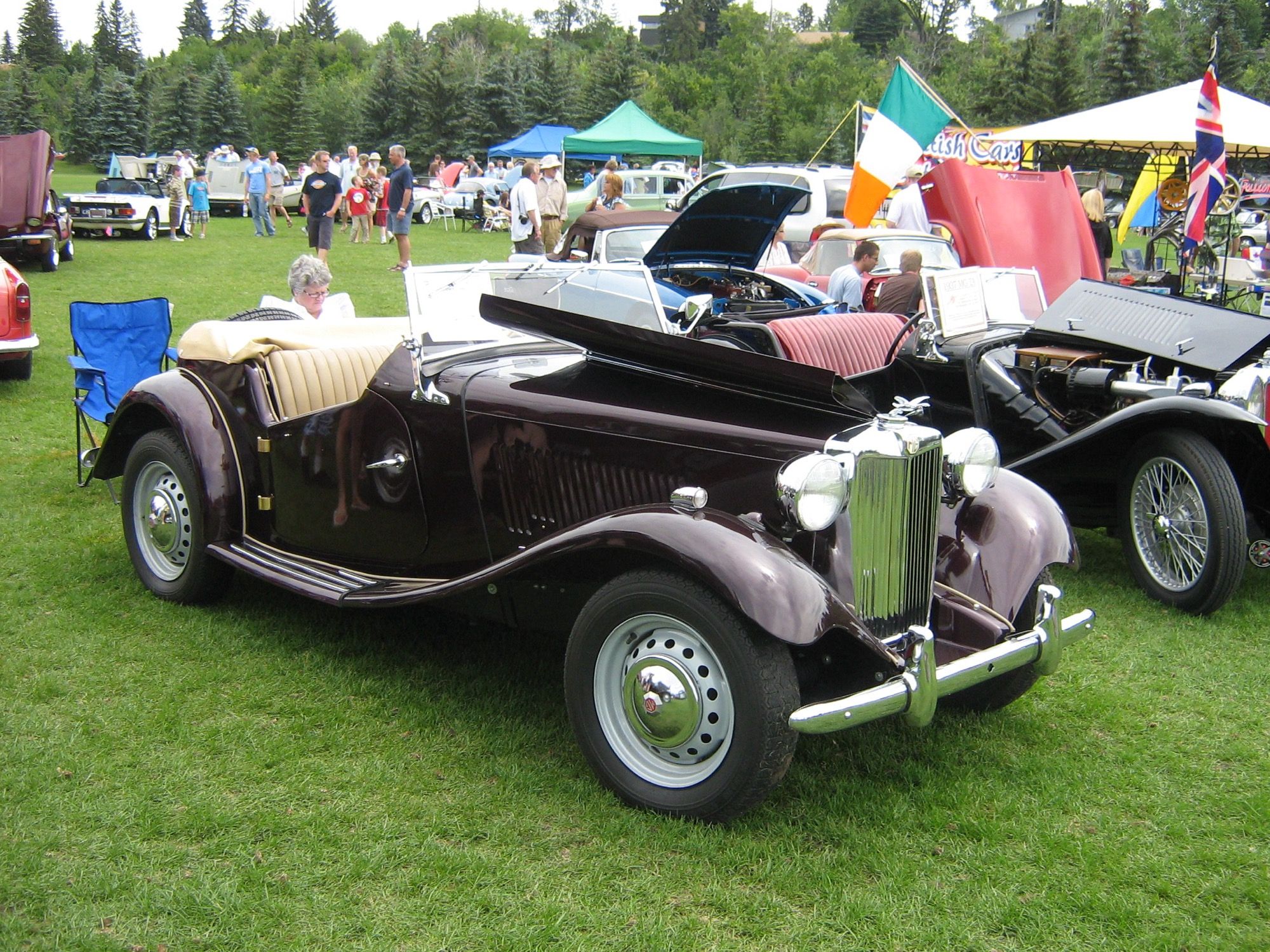 1953 MG TD roadster, front three-quarter view