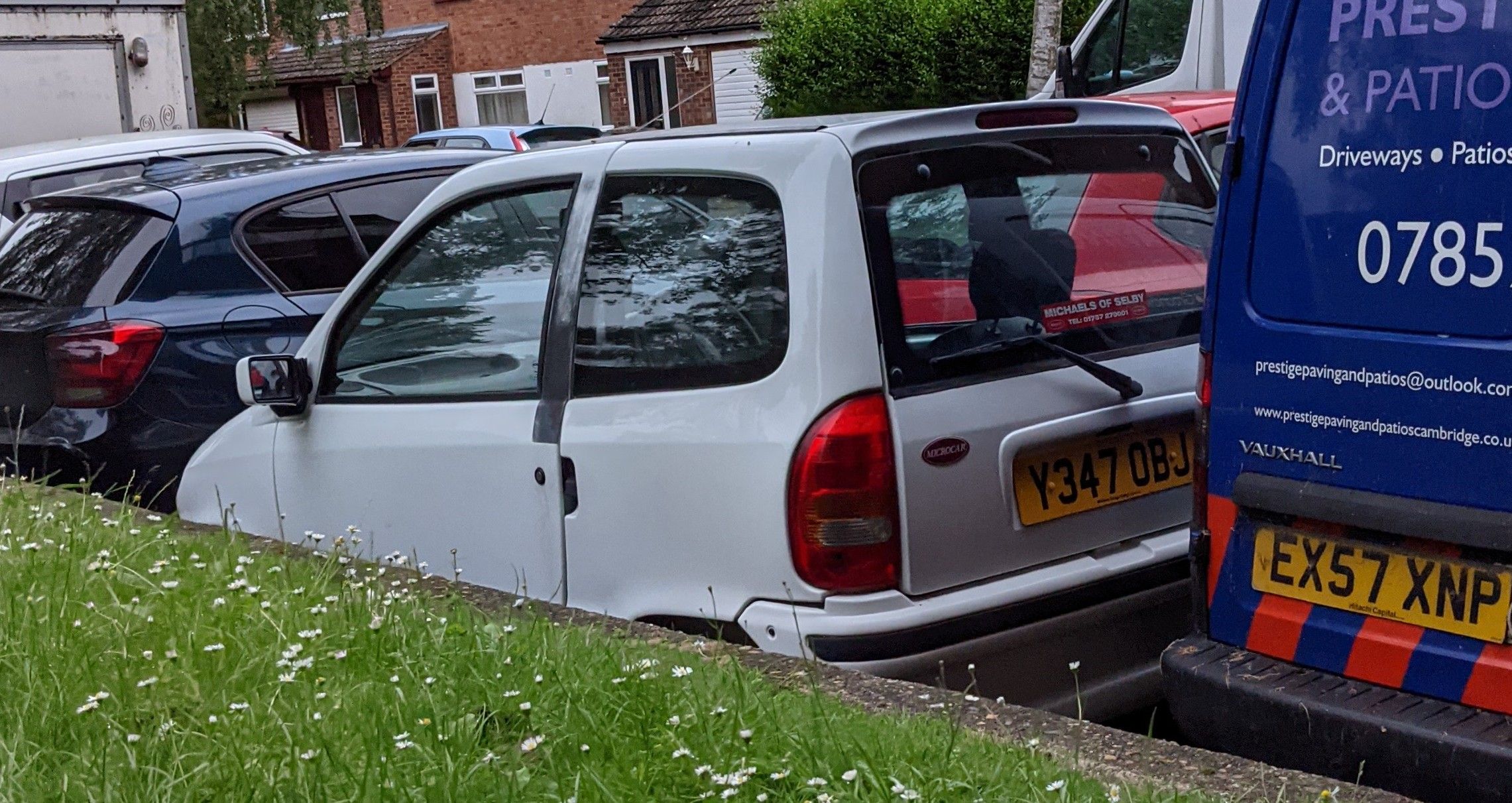 2001 Microcar Virgo Premier LX quadricycle hatchback, front three-quarter view