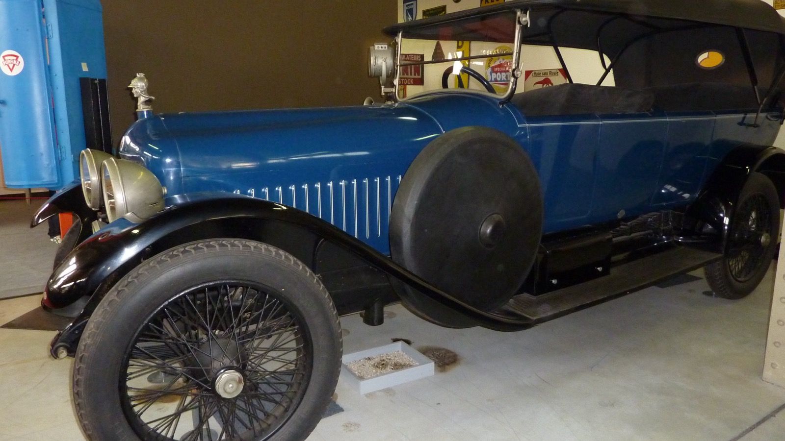 Blue 1921 Minerva Type OO 30CV open tourer on museum display, front three-quarter view