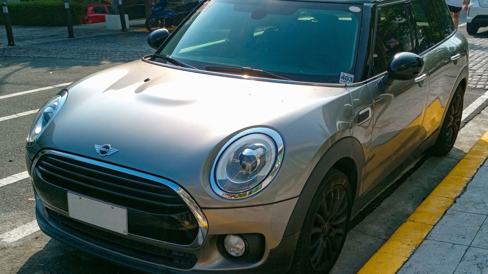 2017 Mini Cooper Clubman (F54), front left three-quarter view