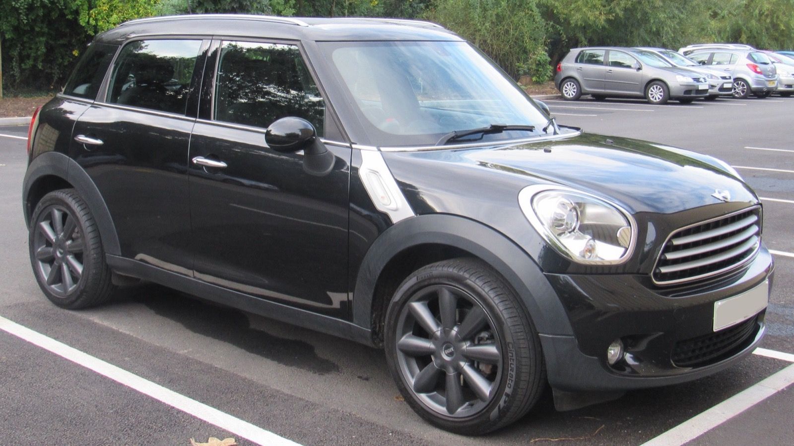 2011 Mini Cooper Countryman (R60), front three-quarter view