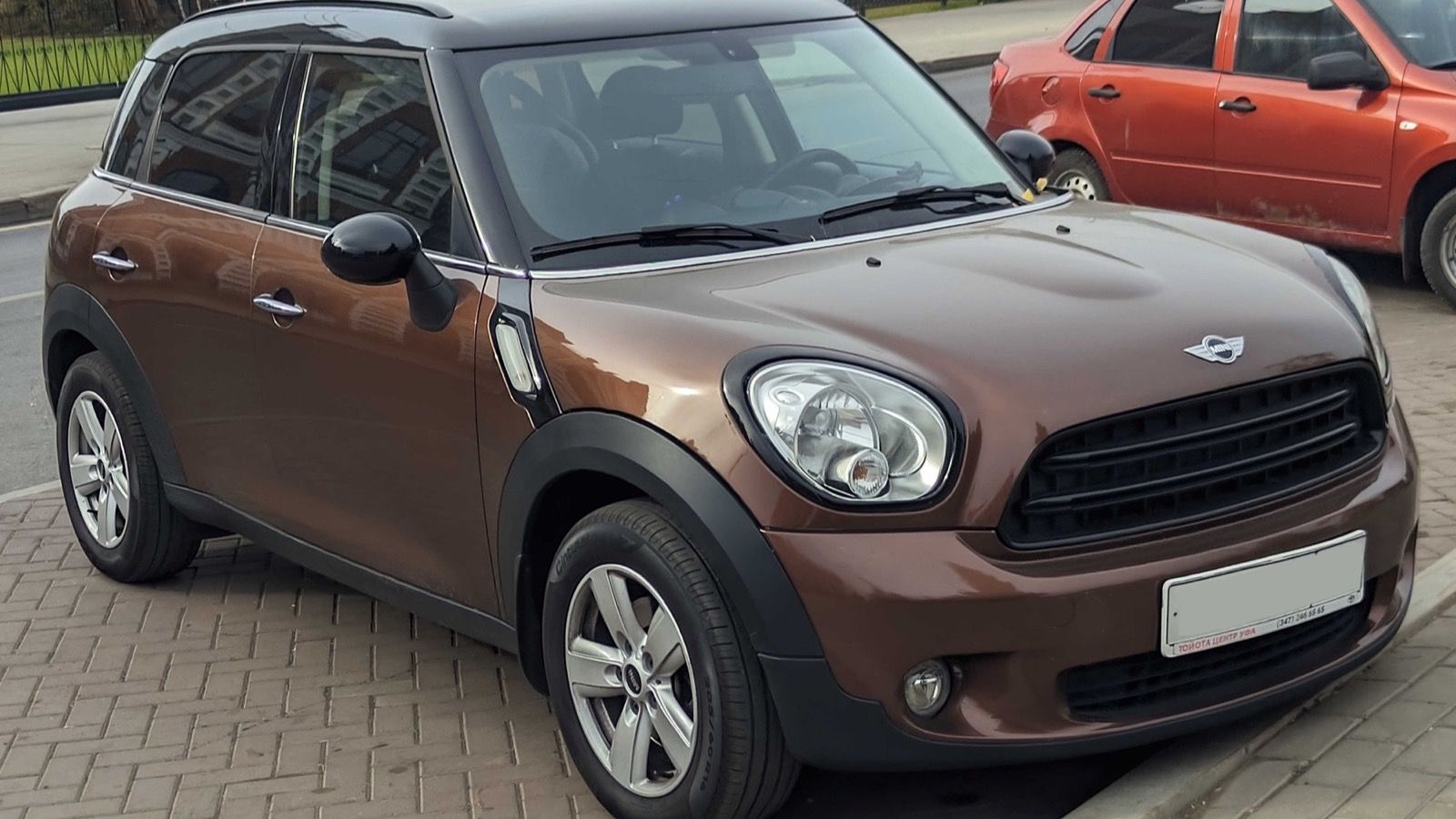 Brown 2015 Mini Countryman (R60), front view
