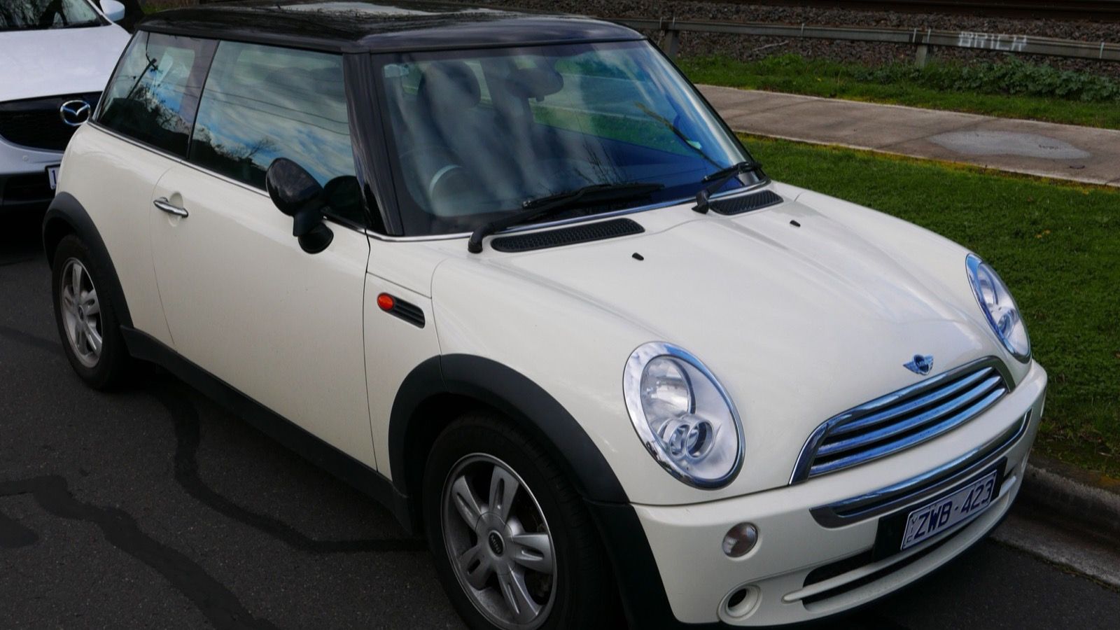 2005 Mini Cooper (R50) hatchback, front three-quarter view