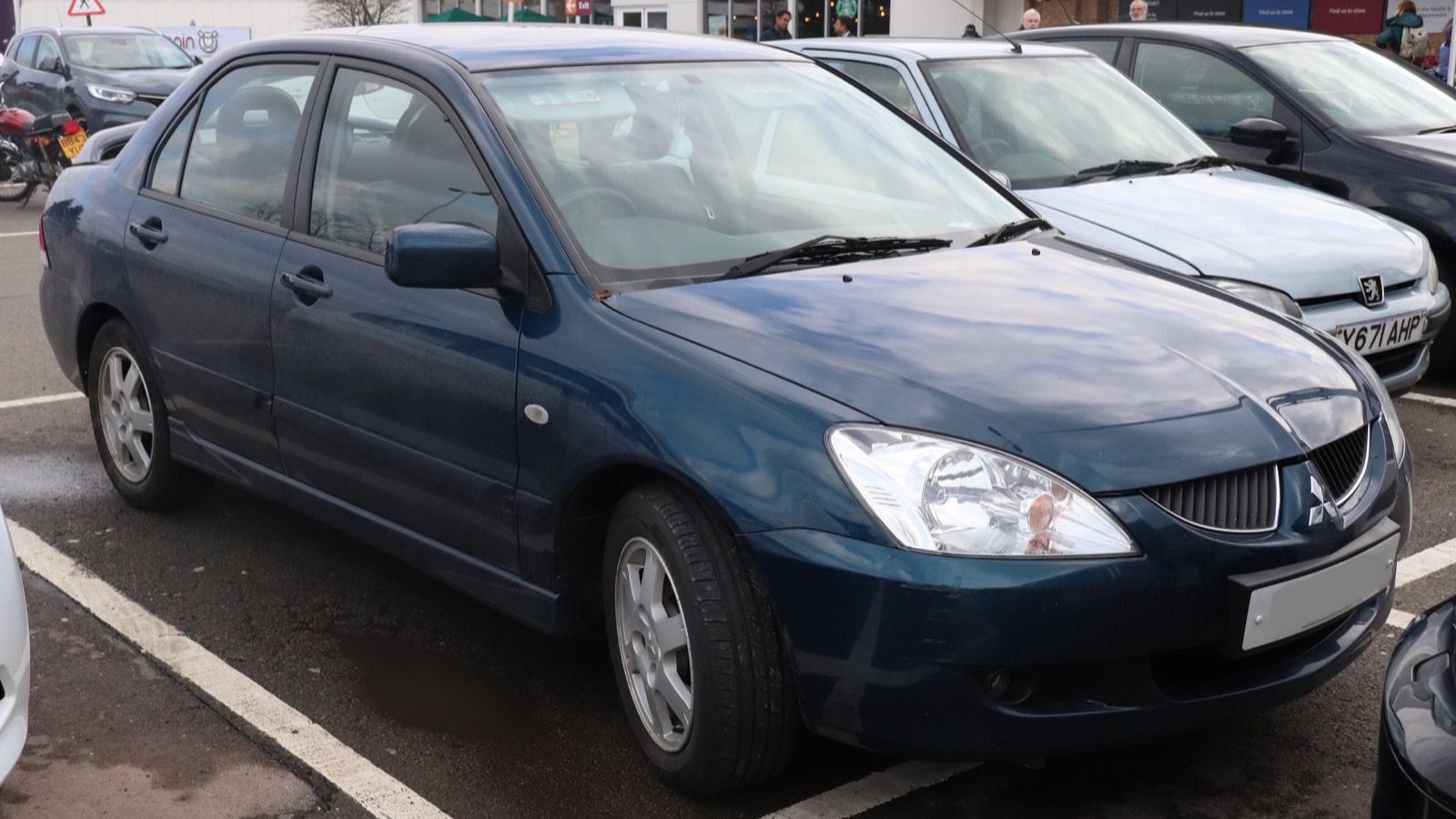 Dark blue 2005 Mitsubishi Lancer four-door sedan, front three-quarter view