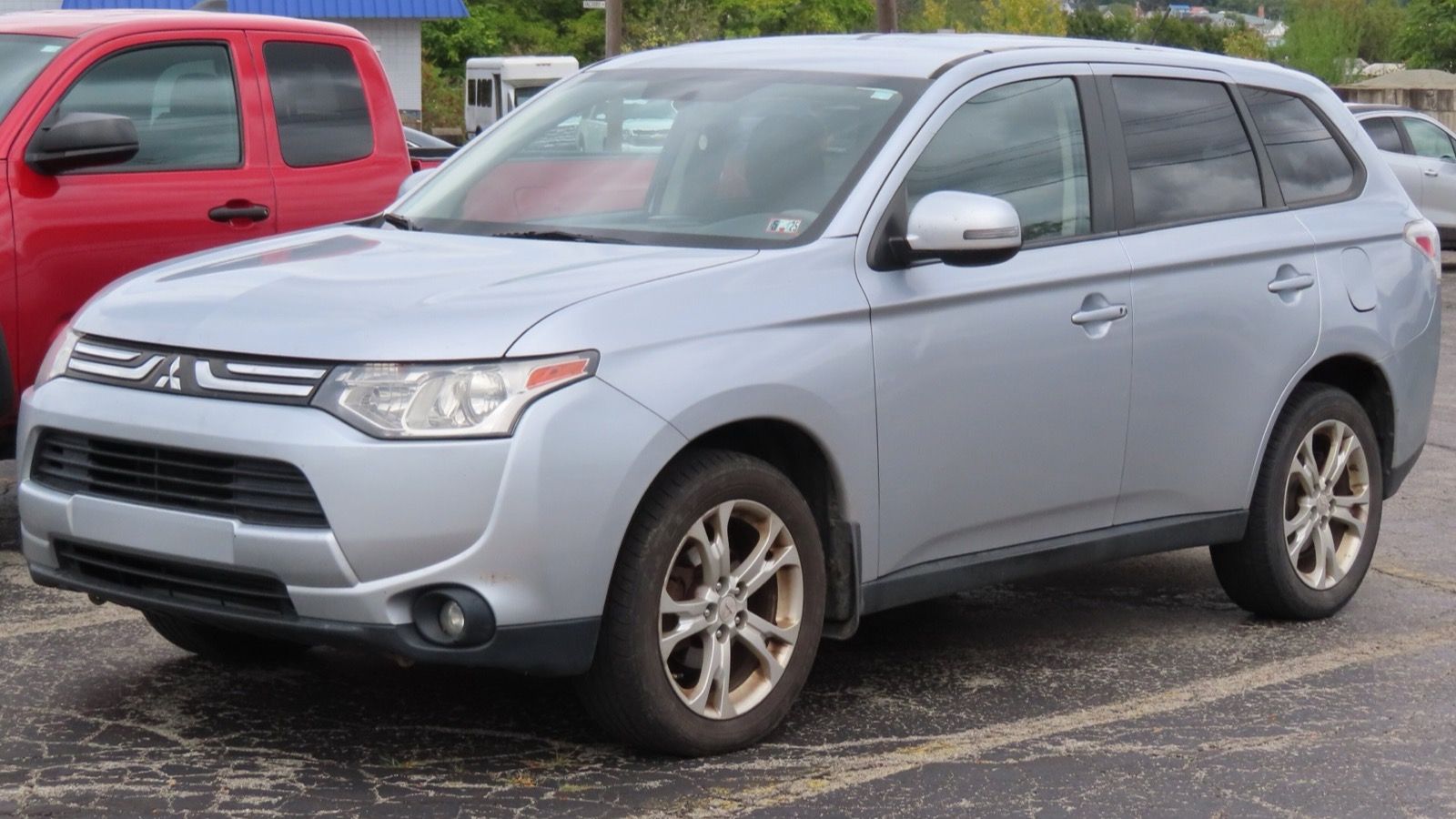 Pale blue 2014 Mitsubishi Outlander SE crossover, front three-quarter view