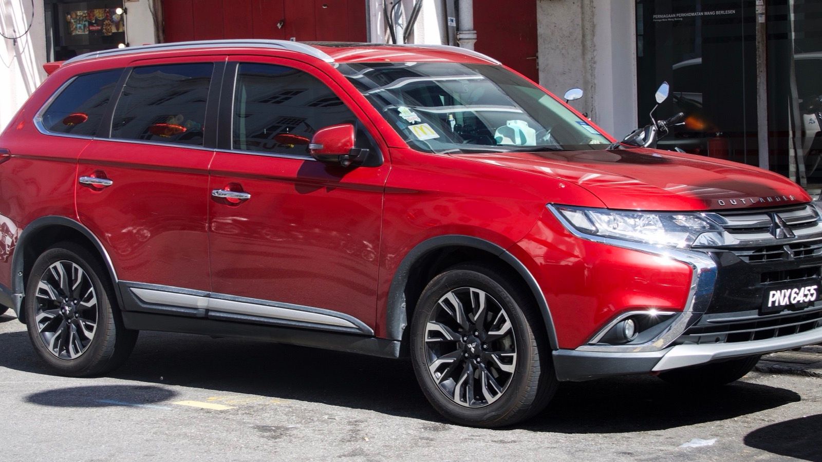 Red 2017 Mitsubishi Outlander 2.4 MIVEC crossover, front three-quarter view