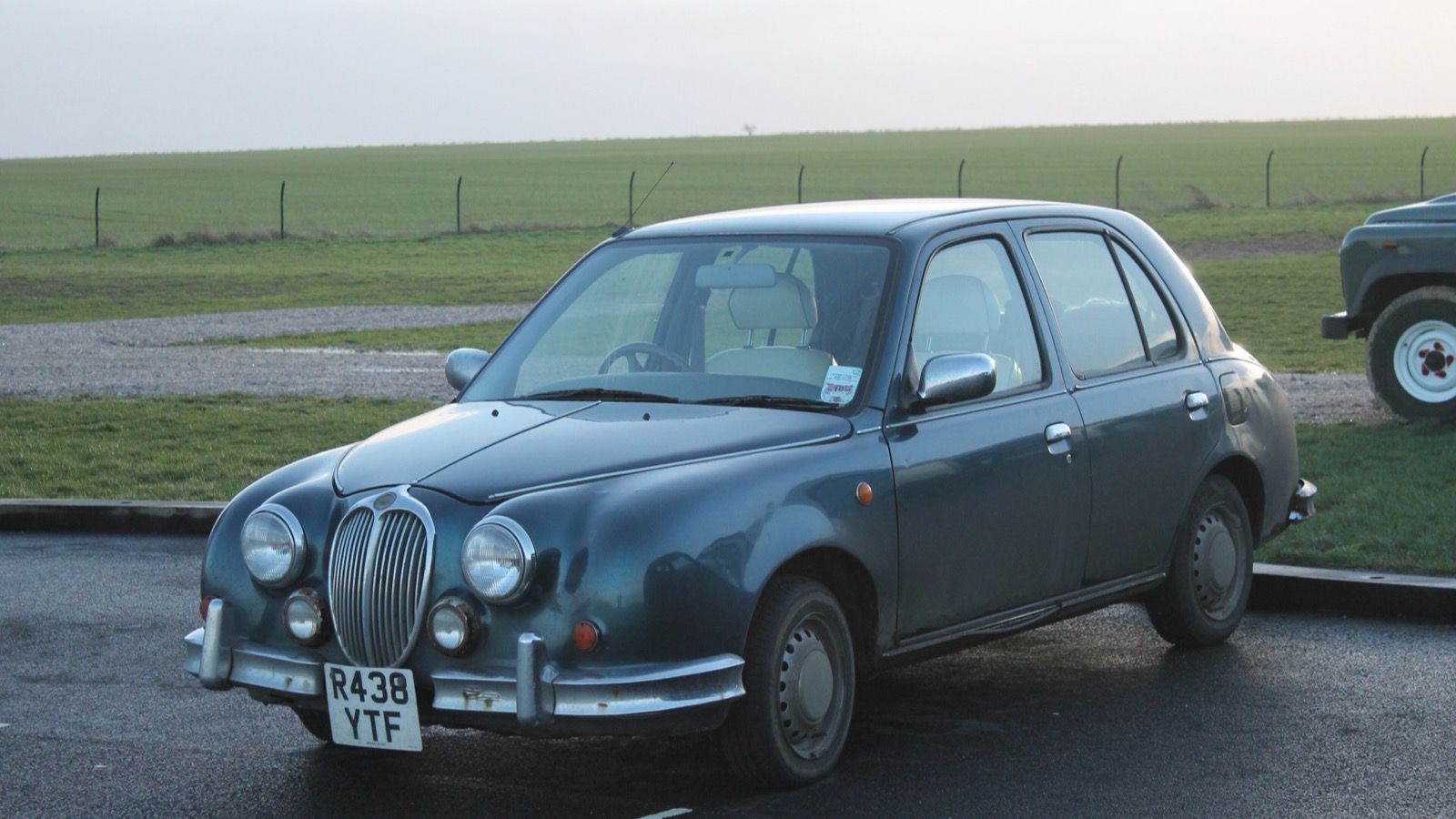 1997 Mitsuoka Viewt in dark green, front three-quarter view