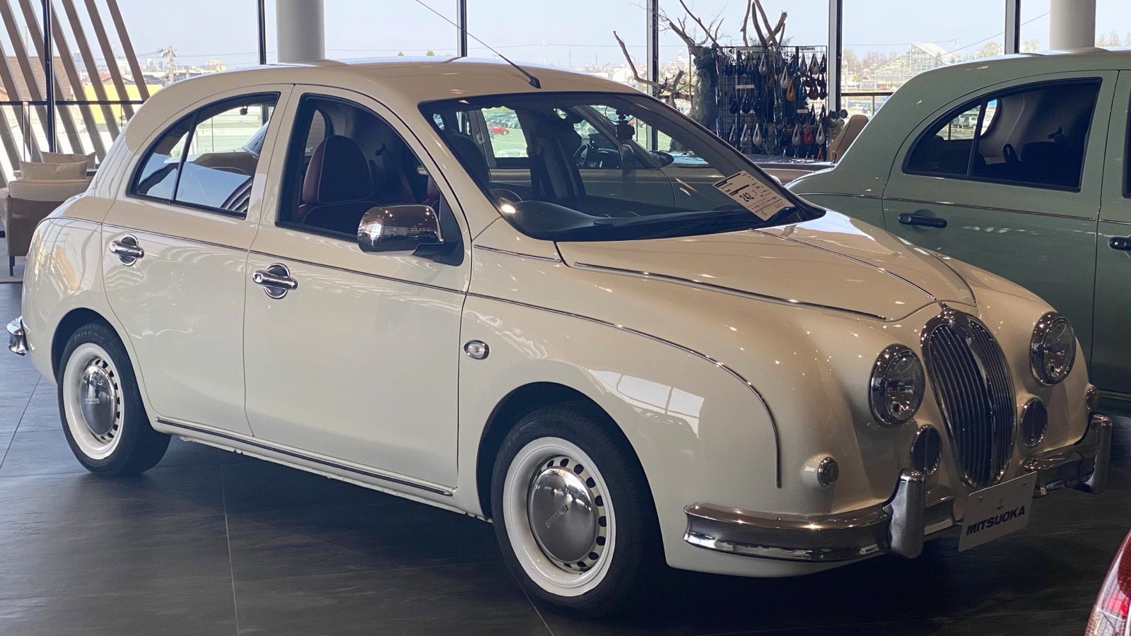 2012 Mitsuoka Viewt in cream, front three-quarter view