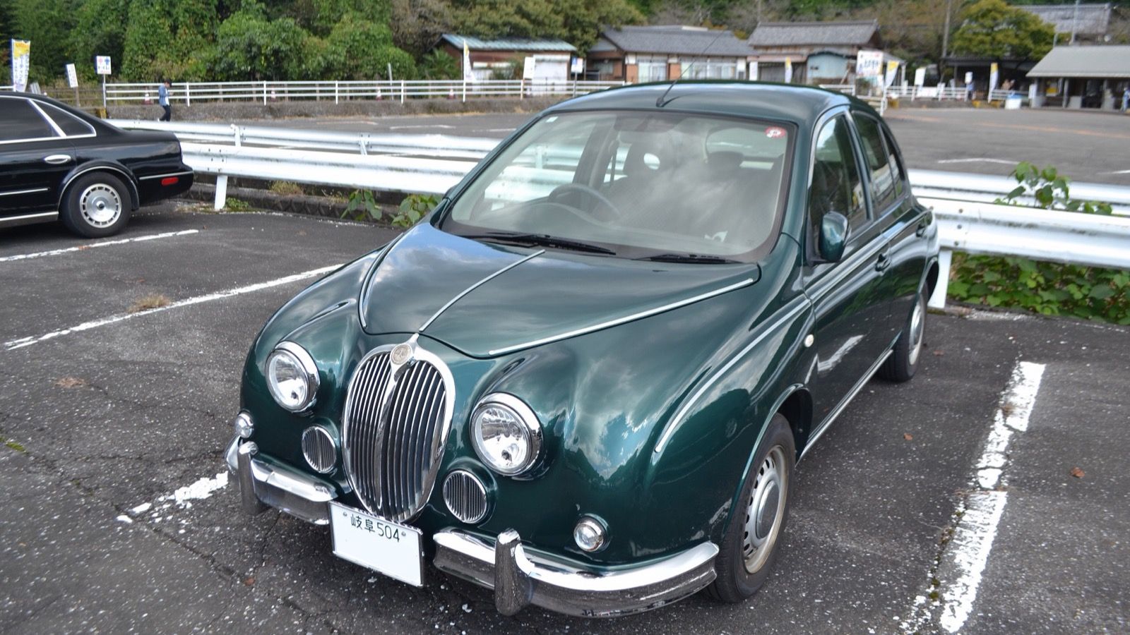 Mitsuoka Viewt (K12) in dark green, front three-quarter view