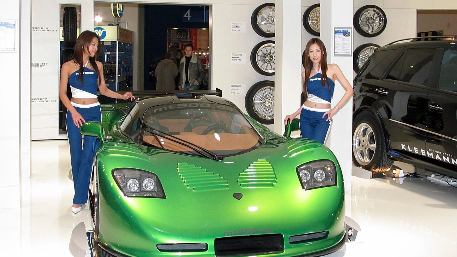 Green Mosler MT900 on display at the 2005 Essen Motor Show, front view