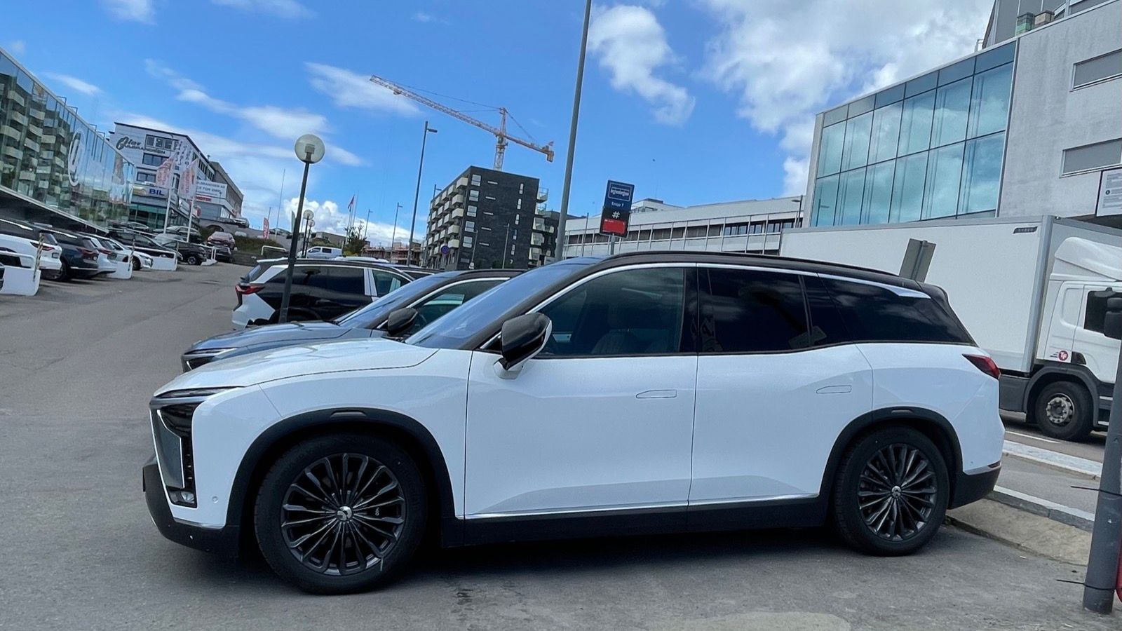 White 2022 second-generation NIO ES8 in Norway, side profile