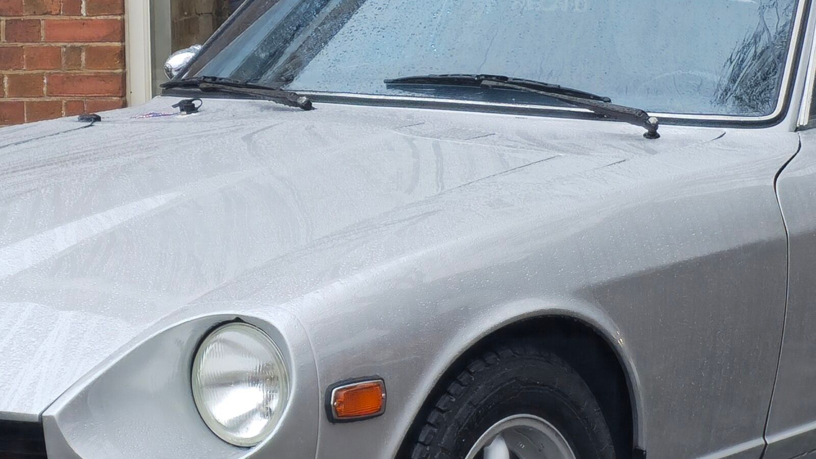 1971 Datsun 240Z (S30) — front three-quarter view