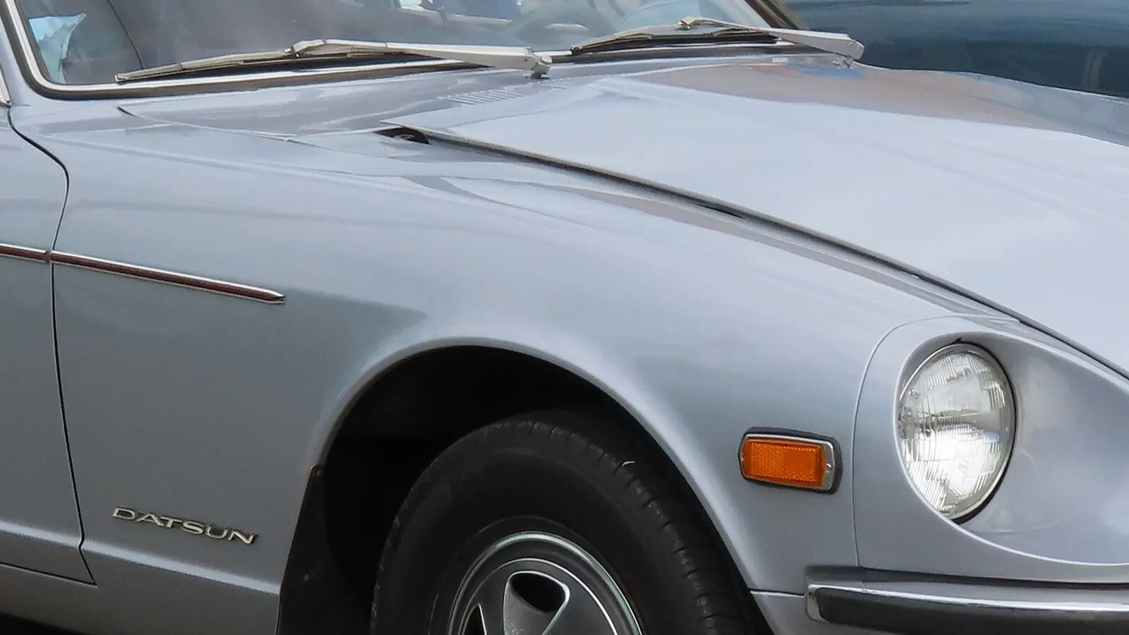1972 Datsun 240Z (S30) — front three-quarter view