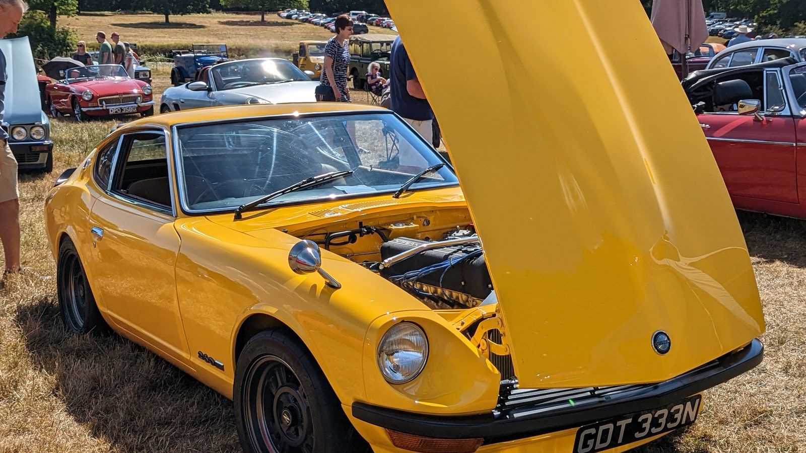 1974 Datsun 260Z (S30) — yellow, front three-quarter view