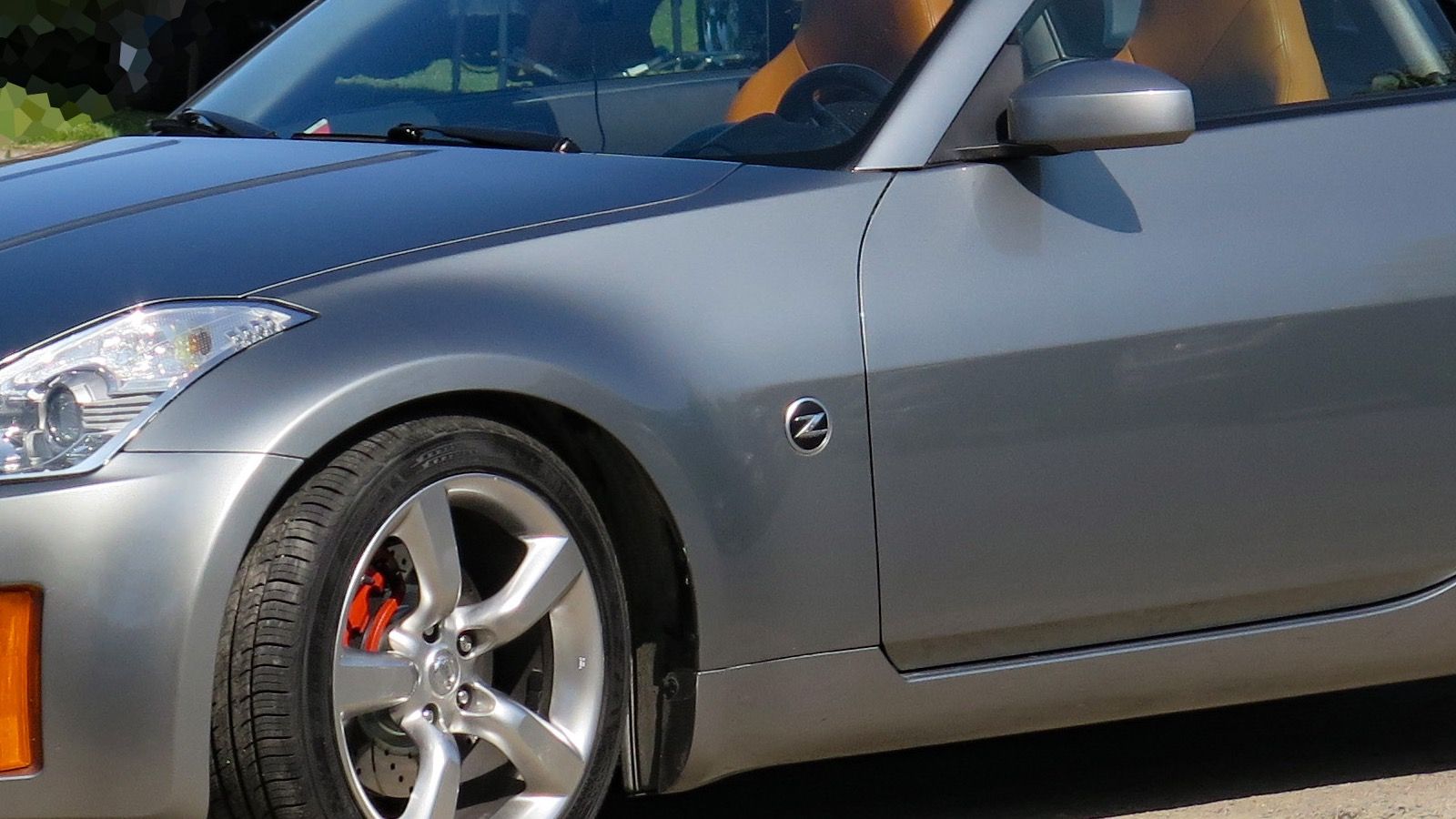 2006 Nissan 350Z (Z33) — front three-quarter view