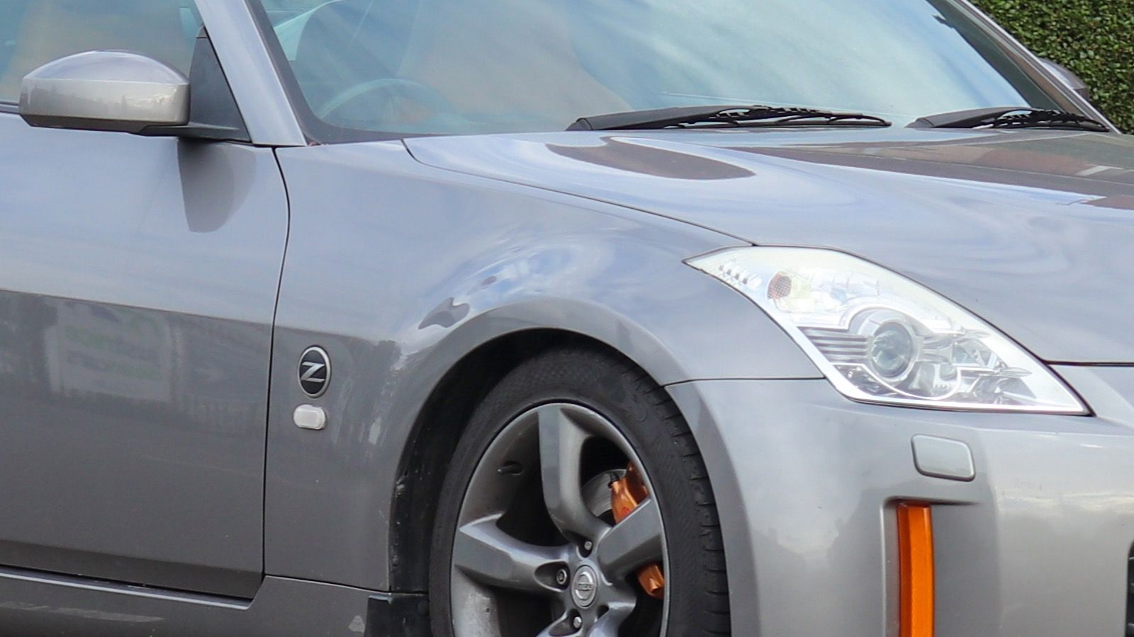 2009 Nissan 350Z Roadster (Z33) — front three-quarter view